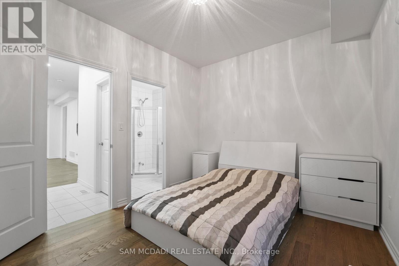 Upper - 4008 Highland Park Drive, Lincoln, ON - Indoor Photo Showing Bedroom