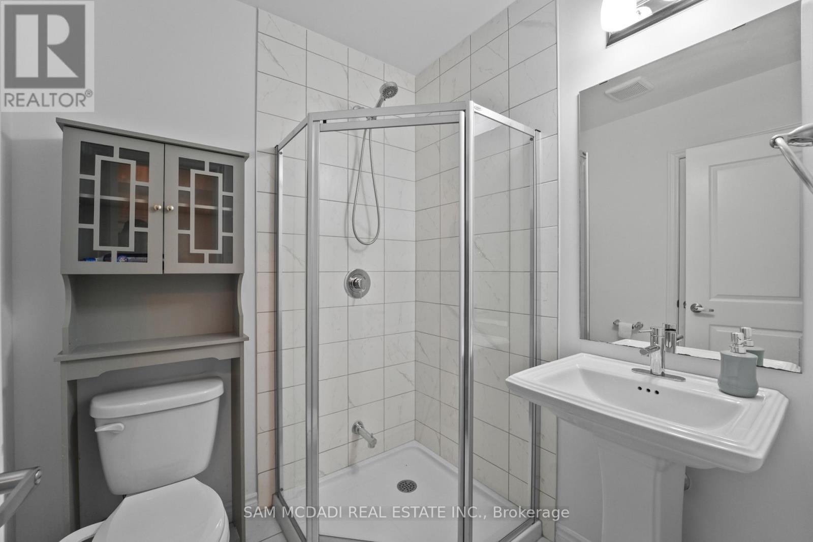 Upper - 4008 Highland Park Drive, Lincoln, ON - Indoor Photo Showing Bathroom