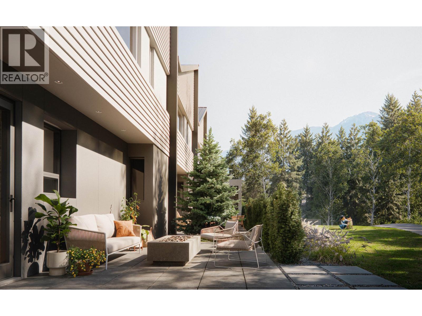 2 2900 University Boulevard, Squamish, BC - Outdoor