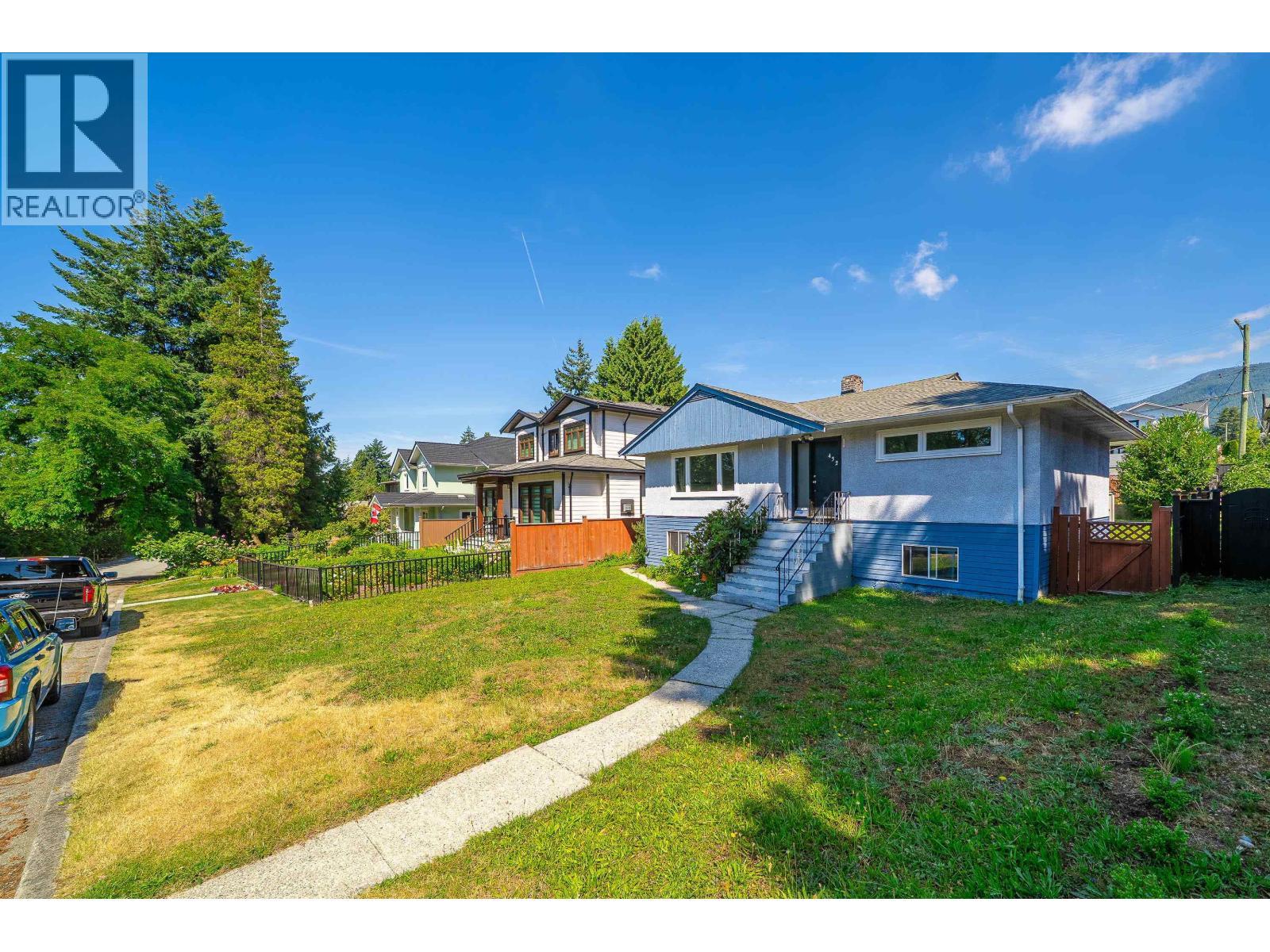 432 W 25Th Street, North Vancouver, BC - Outdoor