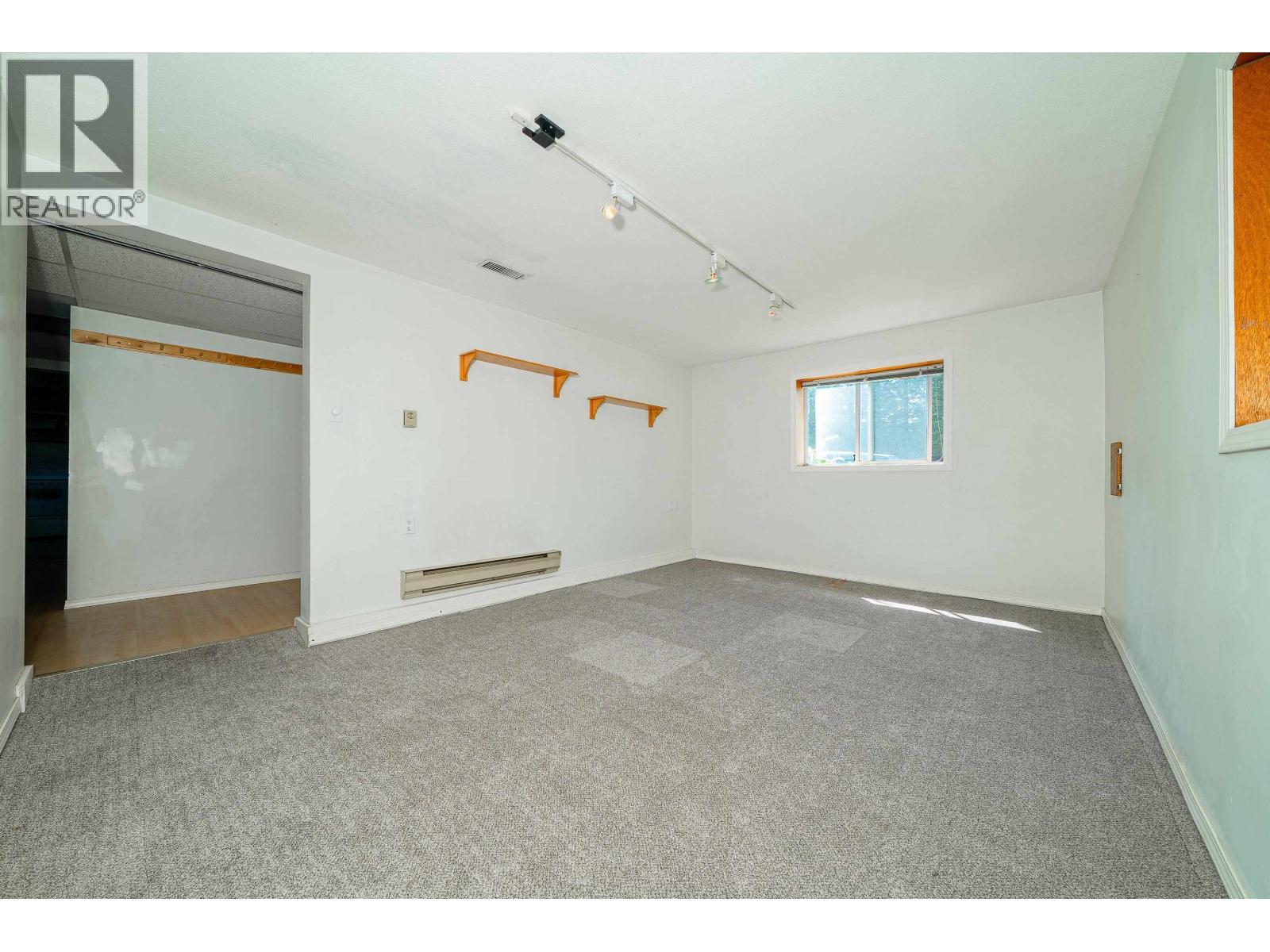 432 W 25Th Street, North Vancouver, BC - Indoor Photo Showing Other Room
