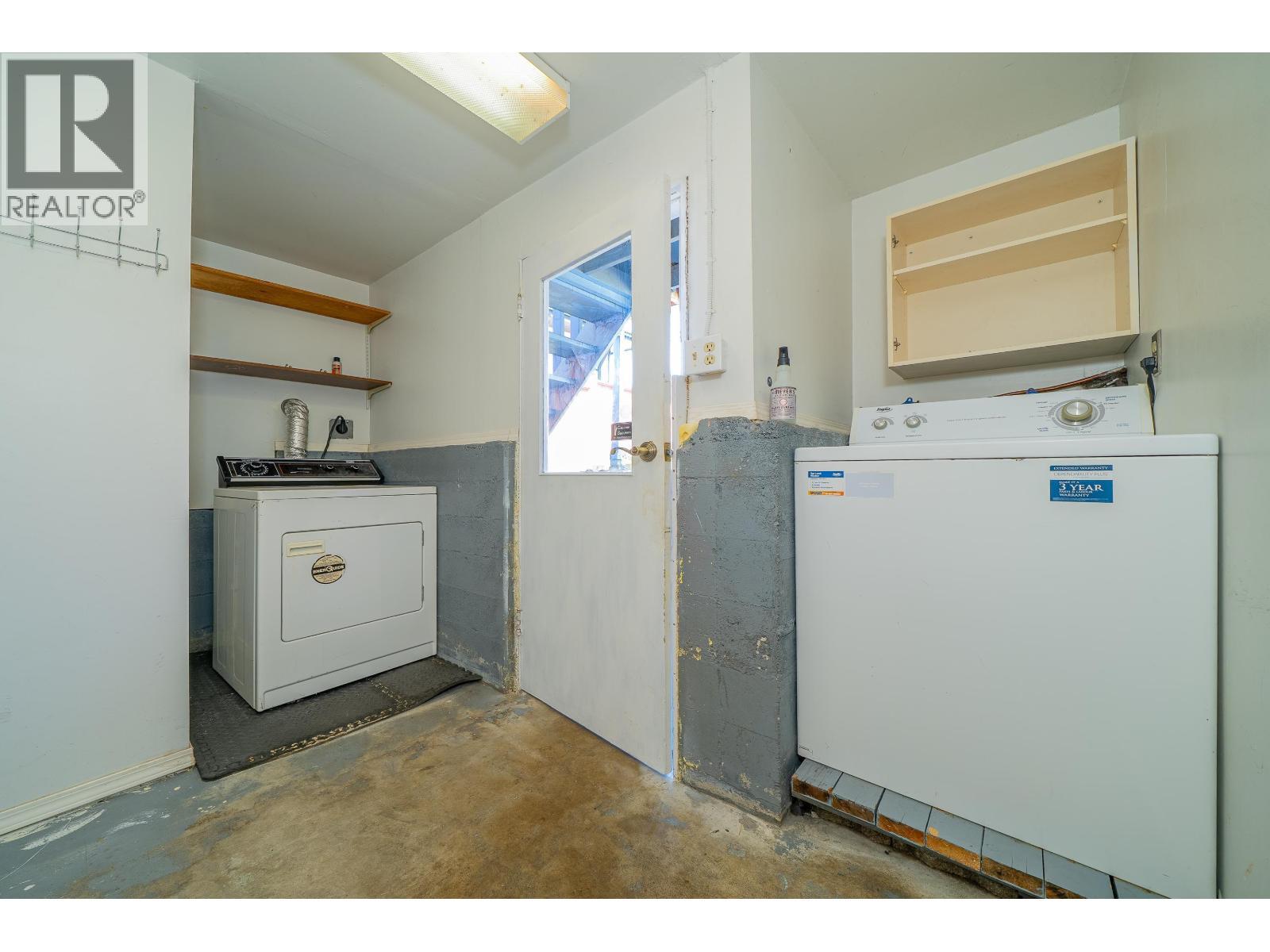 432 W 25Th Street, North Vancouver, BC - Indoor Photo Showing Laundry Room