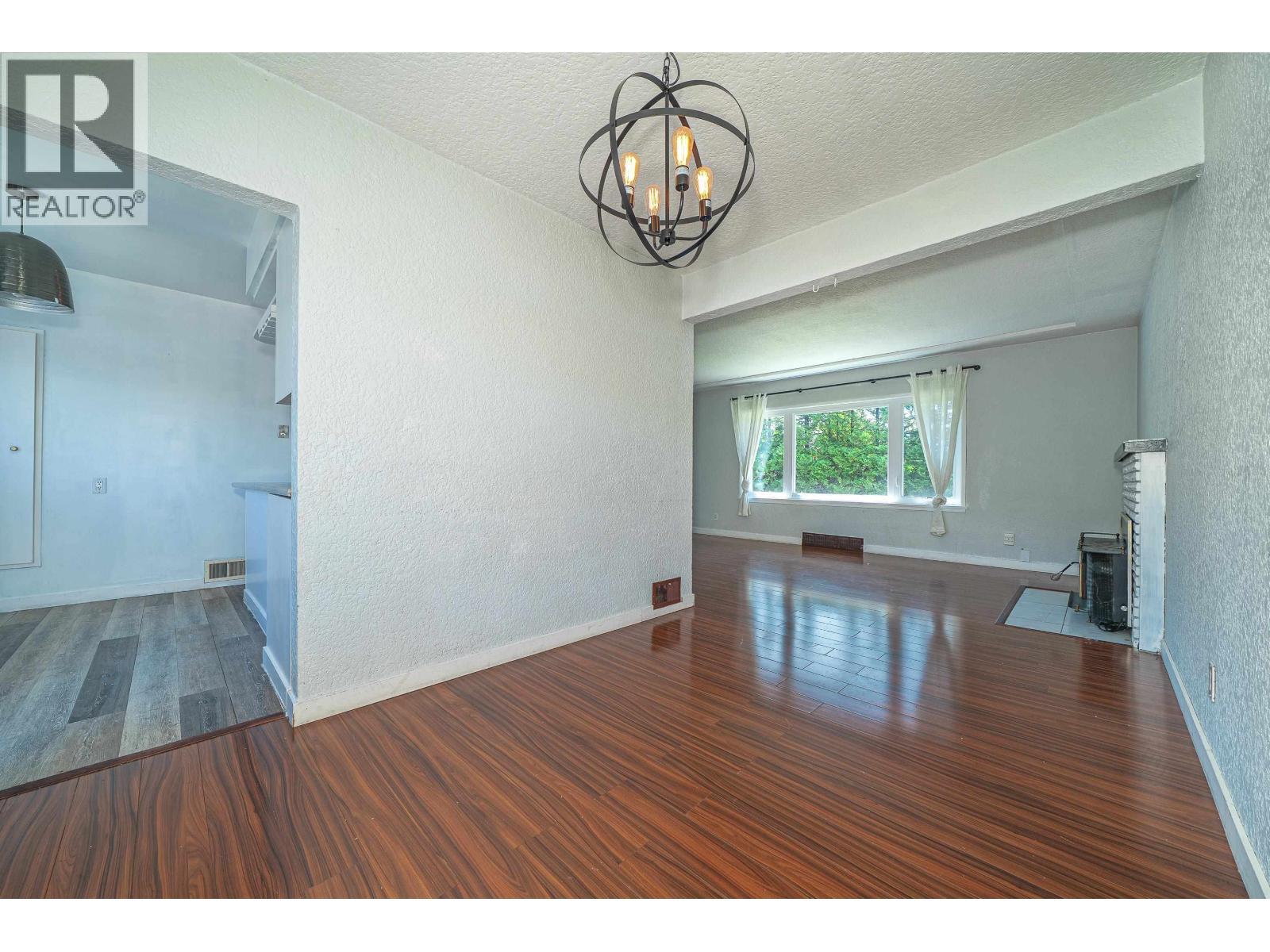 432 W 25Th Street, North Vancouver, BC - Indoor Photo Showing Other Room