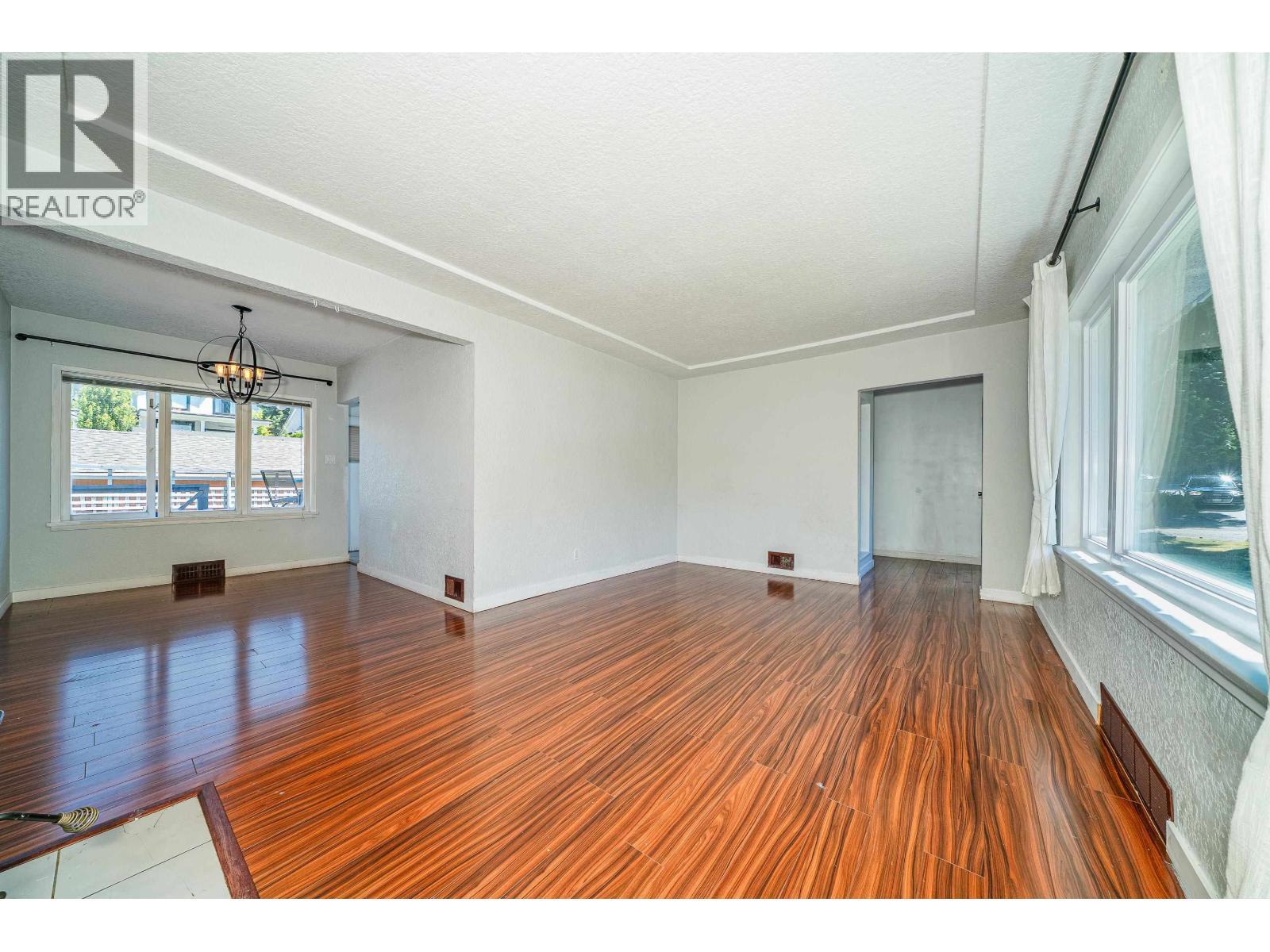 432 W 25Th Street, North Vancouver, BC - Indoor Photo Showing Other Room