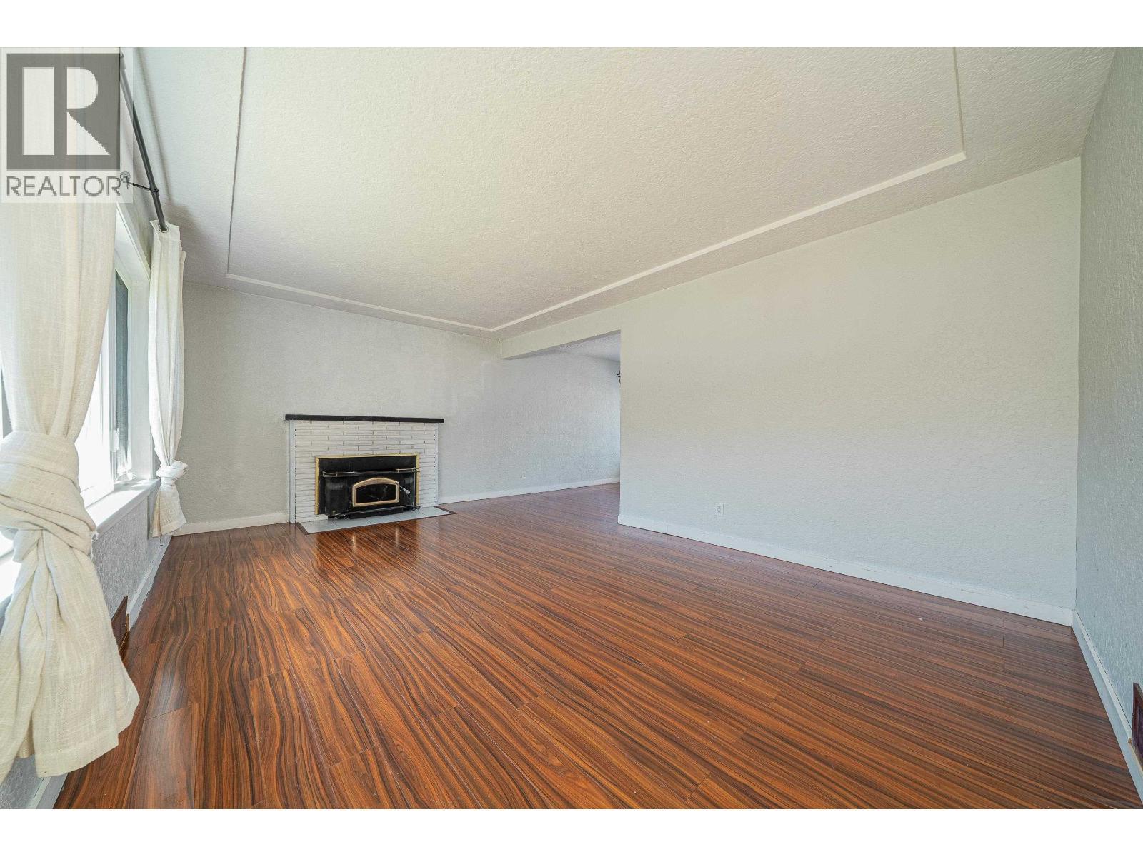 432 W 25Th Street, North Vancouver, BC - Indoor With Fireplace