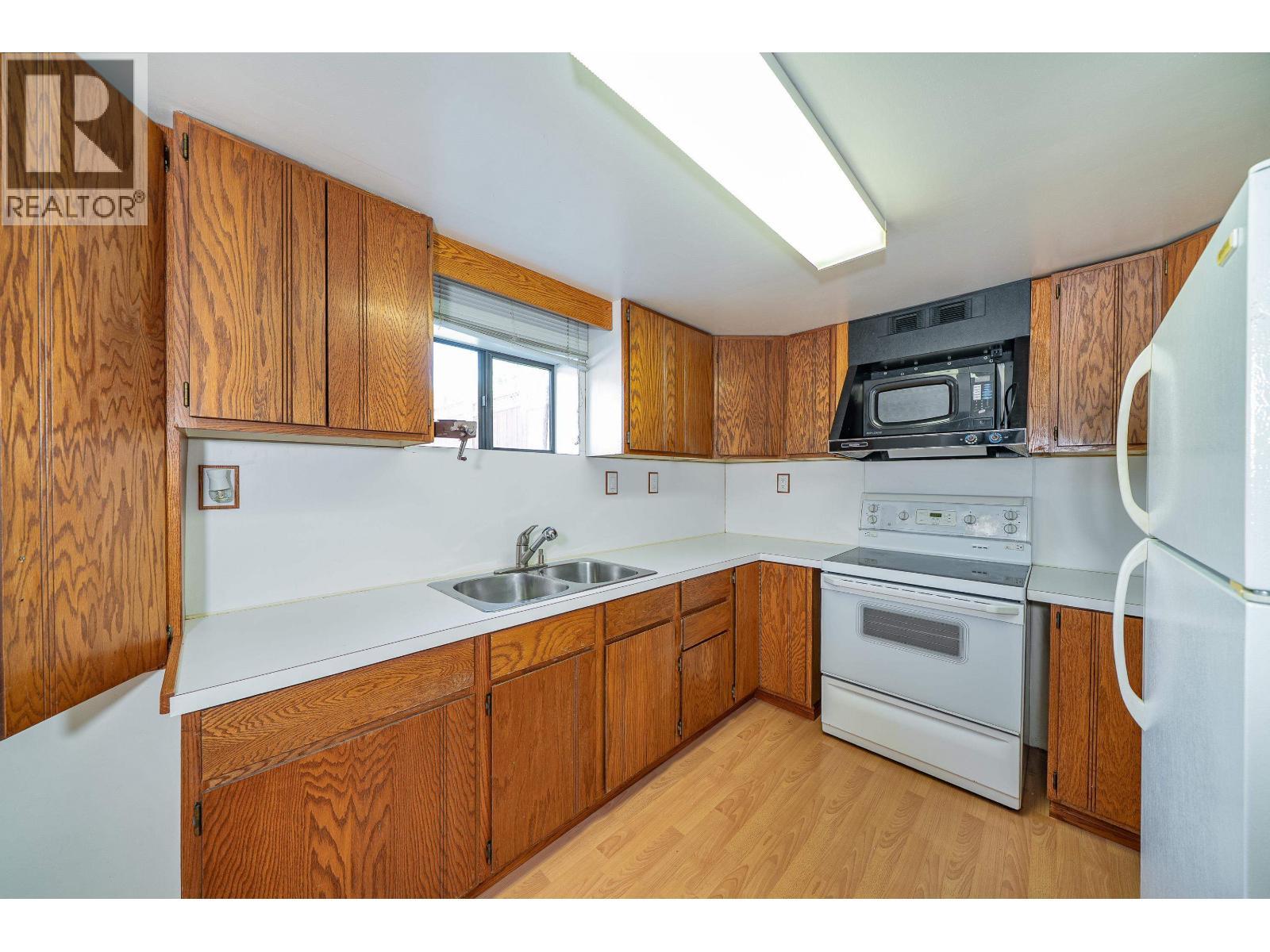 432 W 25Th Street, North Vancouver, BC - Indoor Photo Showing Kitchen With Double Sink