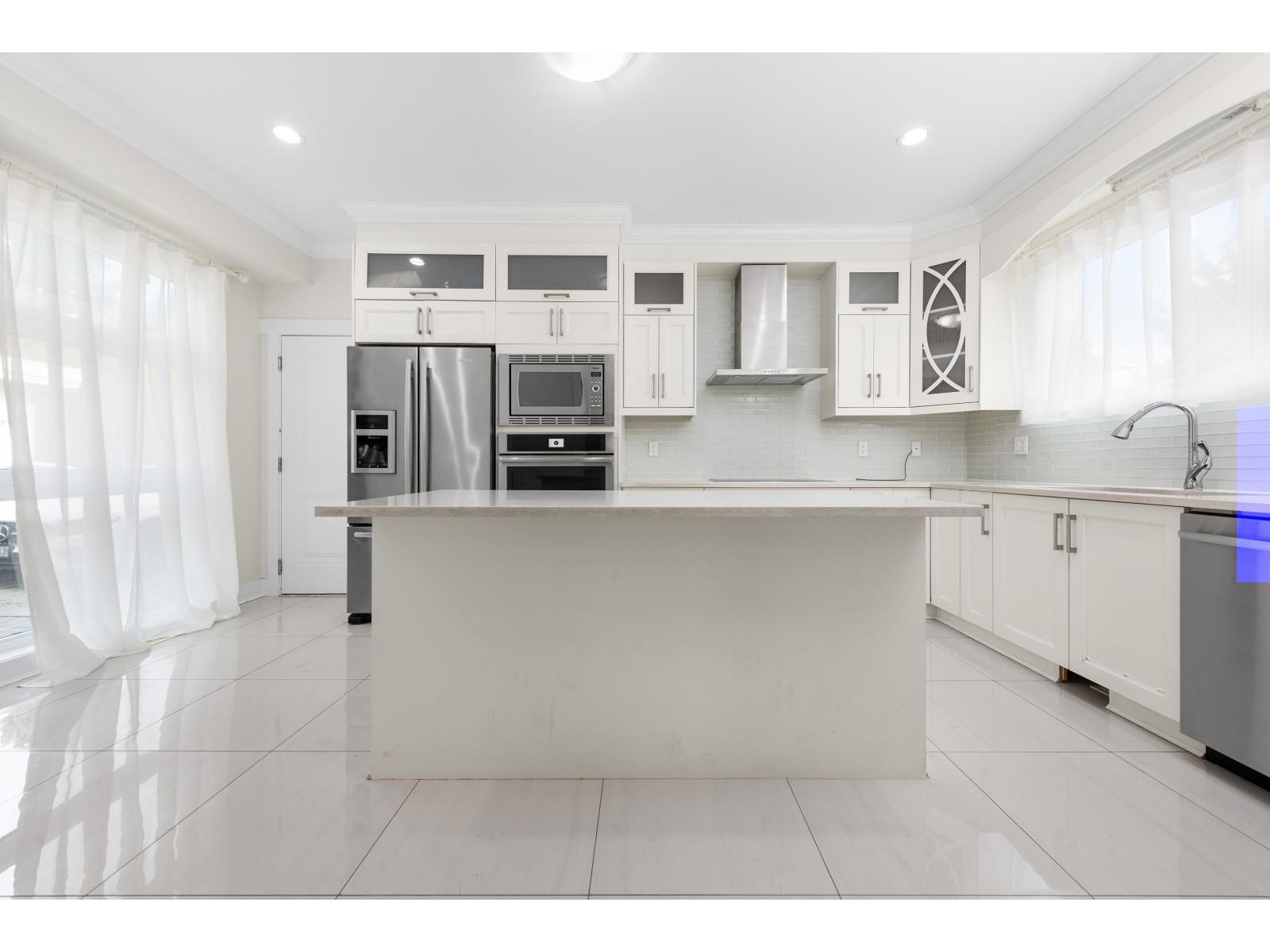 13766 North Bluff Road, White Rock, BC - Indoor Photo Showing Kitchen