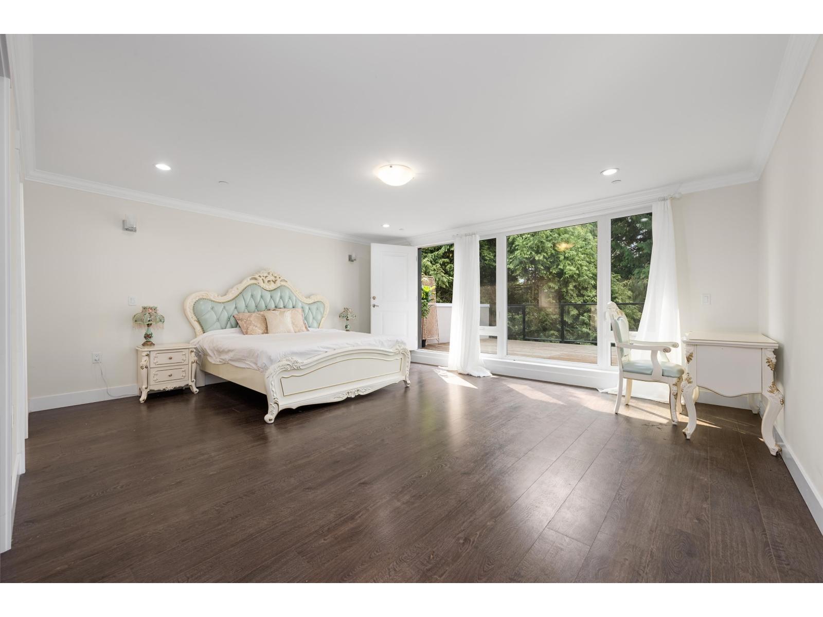 13766 North Bluff Road, White Rock, BC - Indoor Photo Showing Bedroom