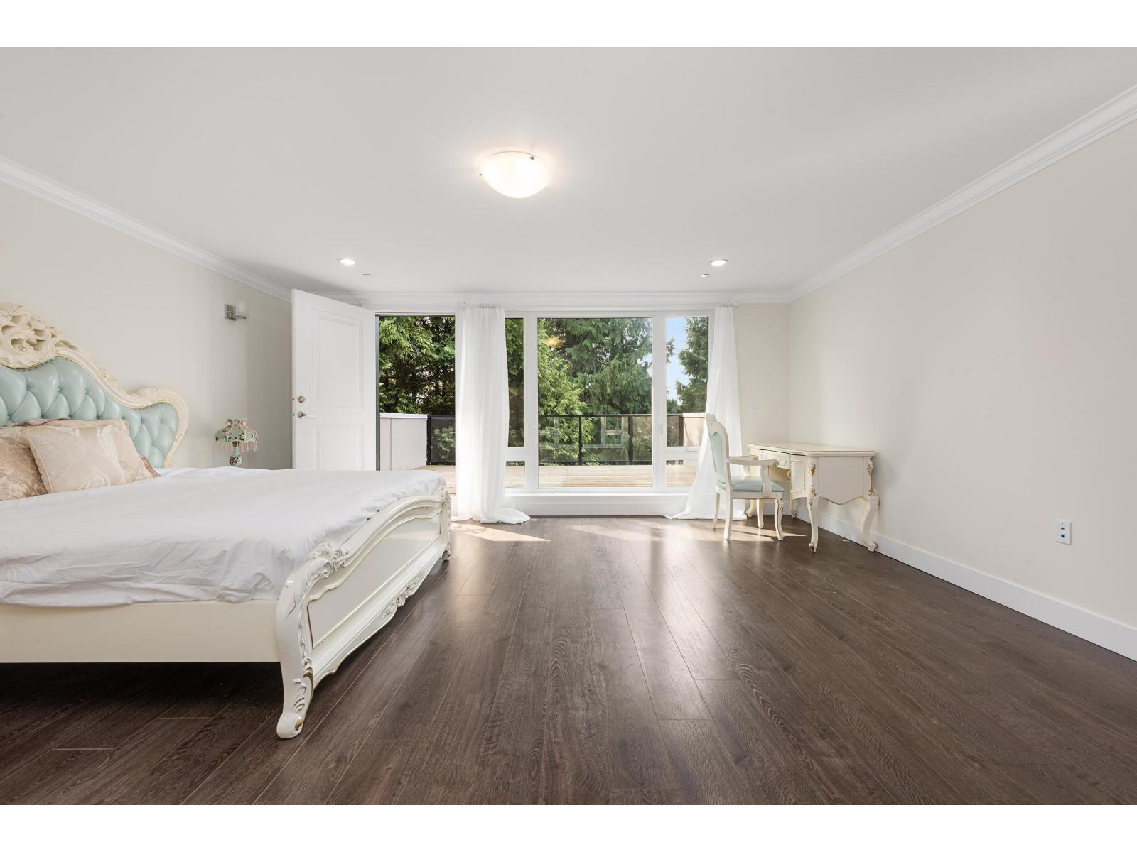 13766 North Bluff Road, White Rock, BC - Indoor Photo Showing Bedroom