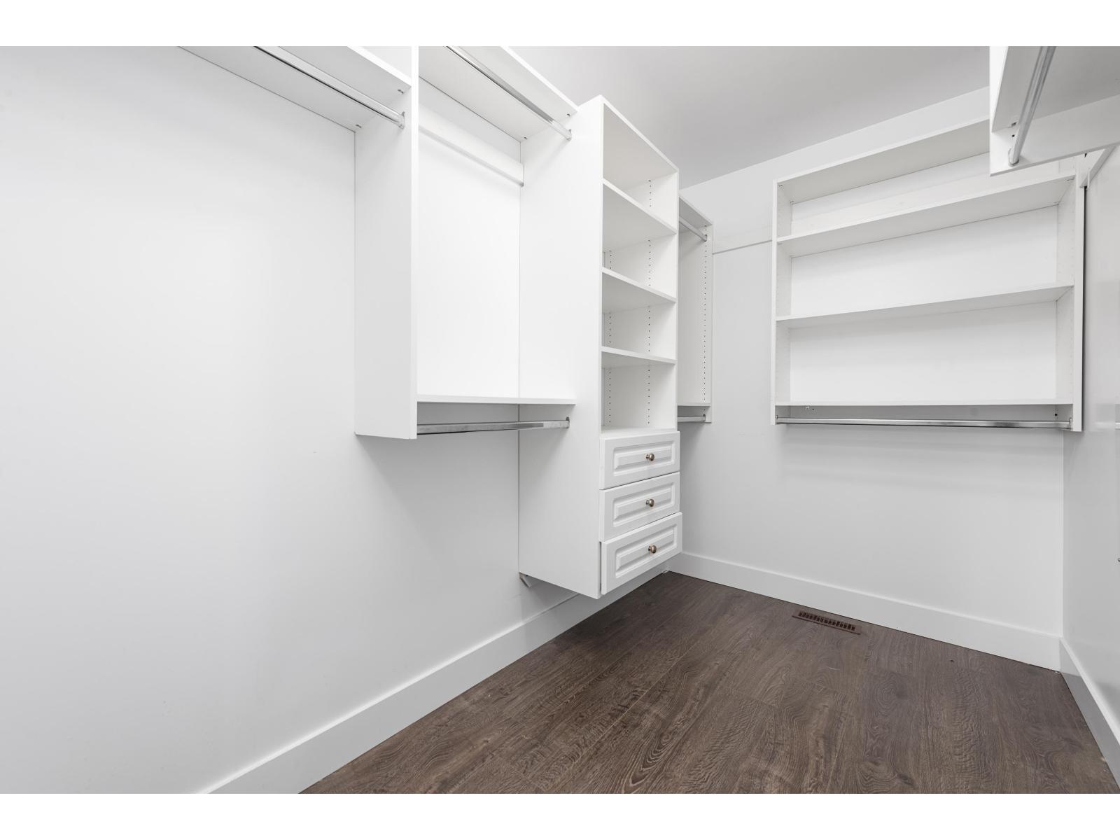 13766 North Bluff Road, White Rock, BC - Indoor With Storage