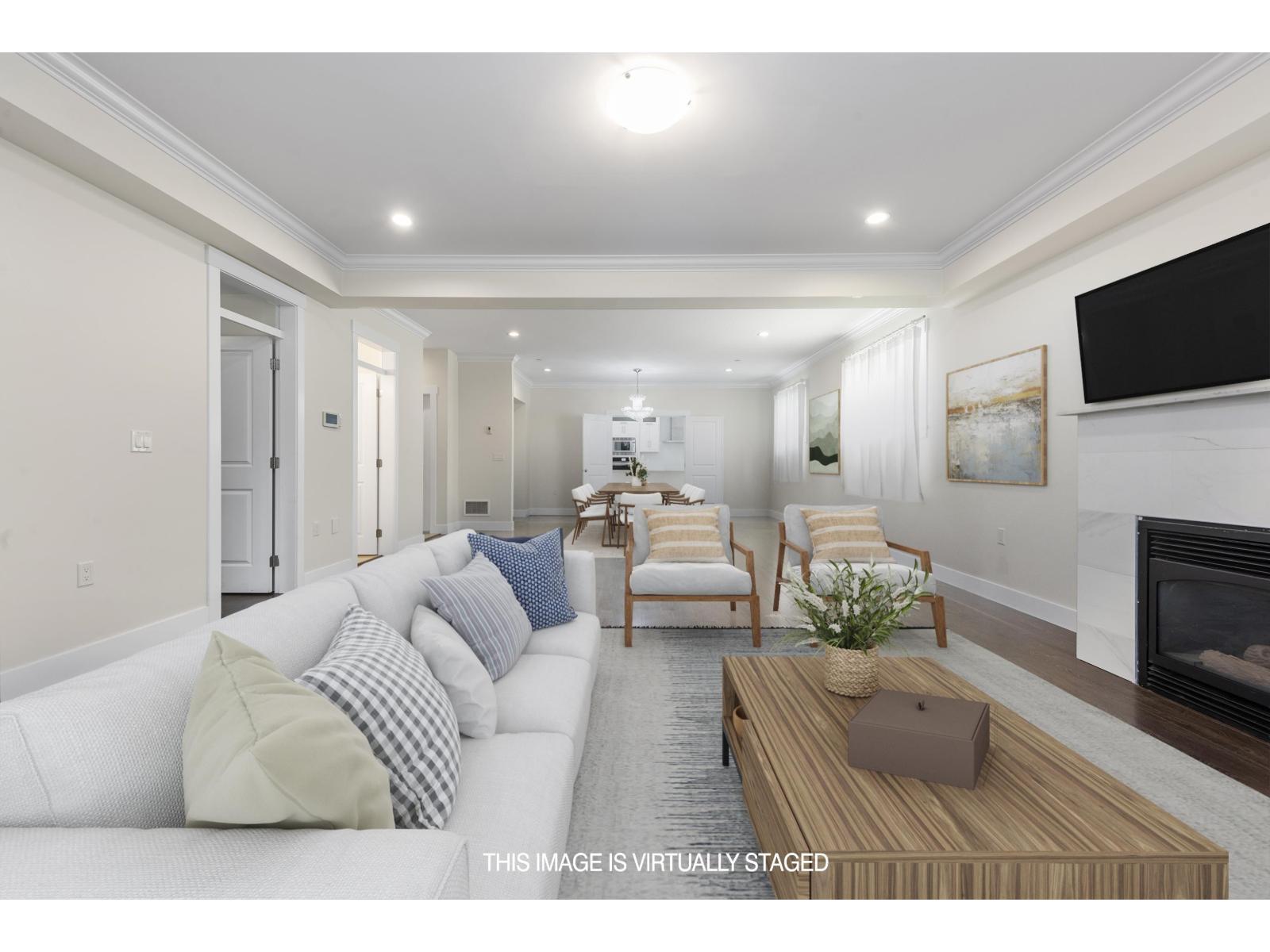 13766 North Bluff Road, White Rock, BC - Indoor Photo Showing Living Room With Fireplace
