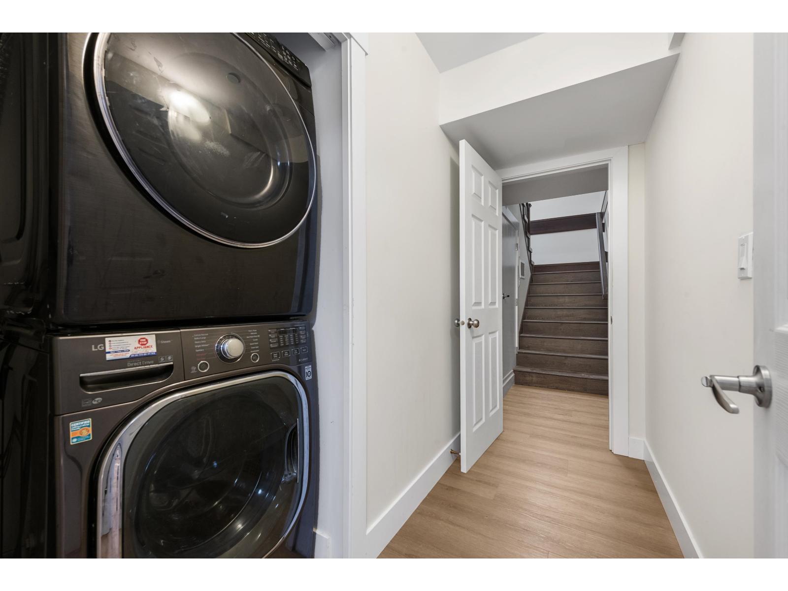 13766 North Bluff Road, White Rock, BC - Indoor Photo Showing Laundry Room