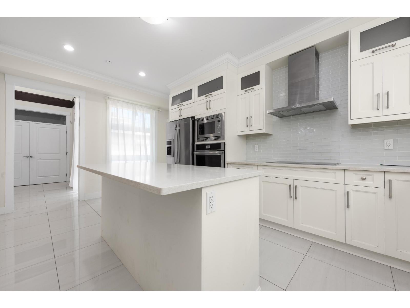 13766 North Bluff Road, White Rock, BC - Indoor Photo Showing Kitchen