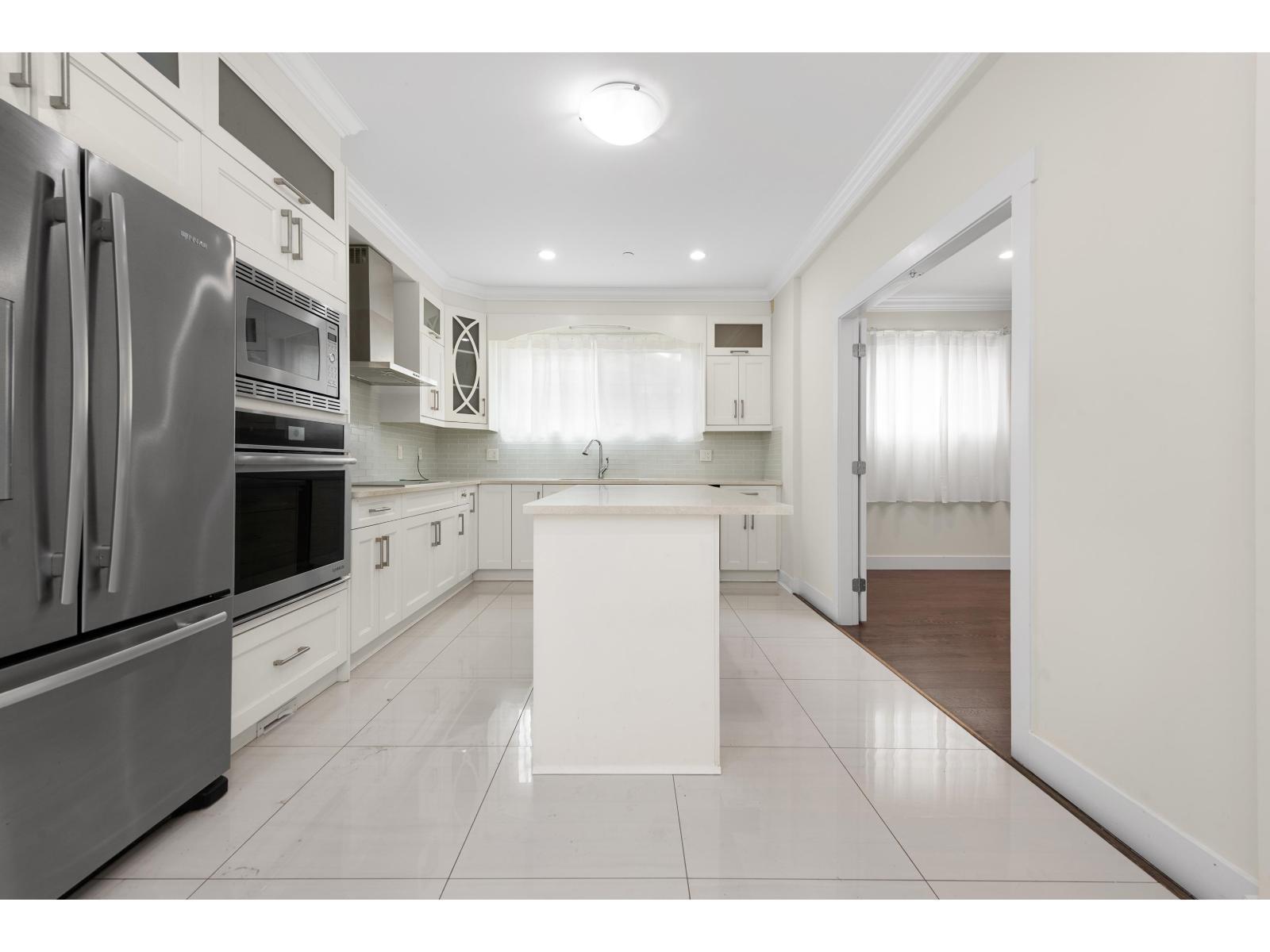 13766 North Bluff Road, White Rock, BC - Indoor Photo Showing Kitchen
