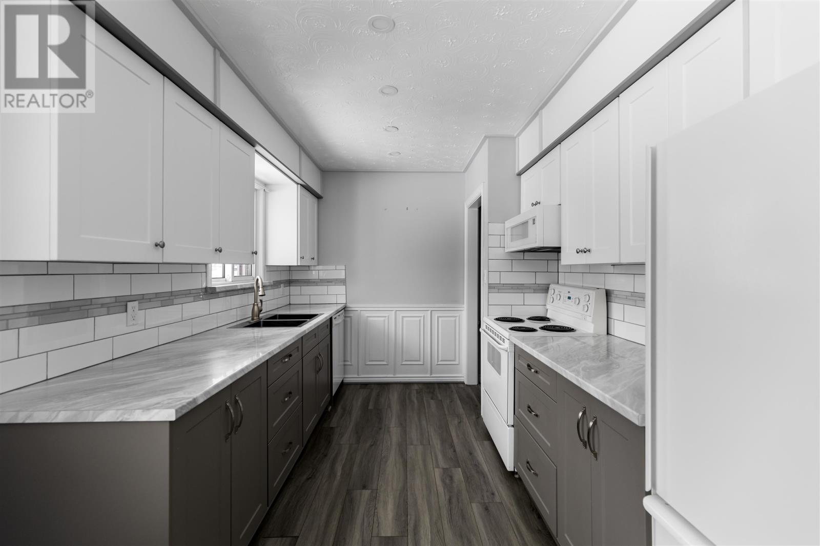 263 Second Lin E, Sault Ste. Marie, ON - Indoor Photo Showing Kitchen With Double Sink