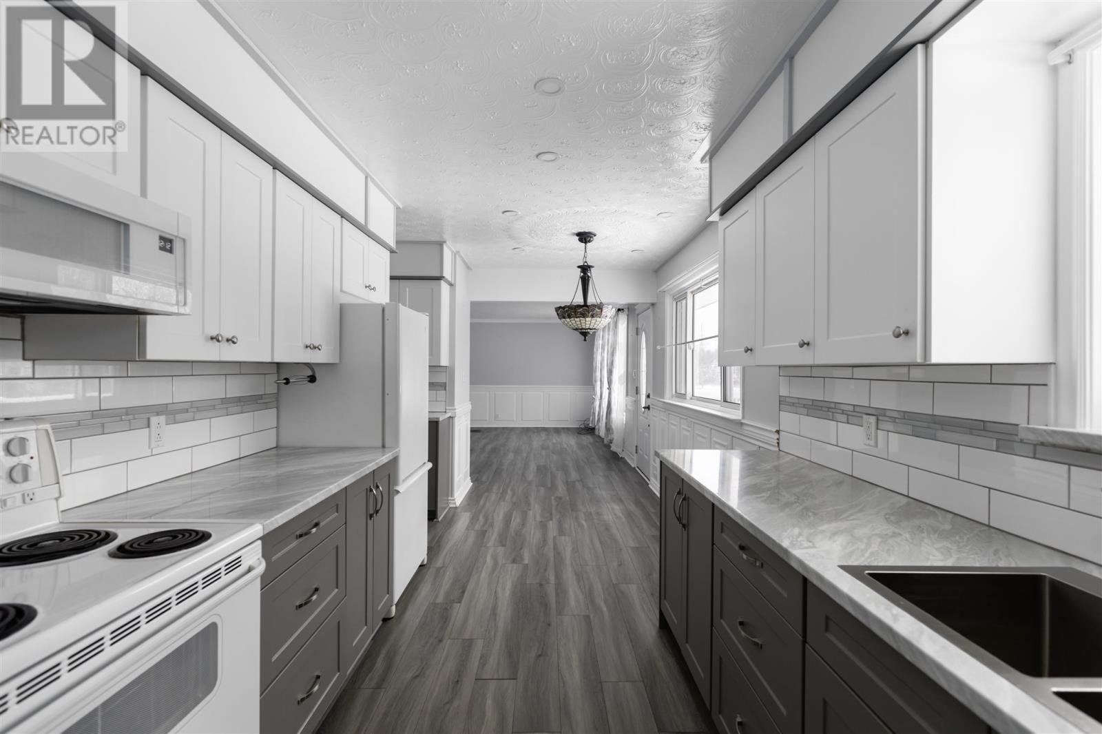 263 Second Lin E, Sault Ste. Marie, ON - Indoor Photo Showing Kitchen