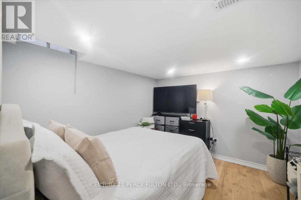 67 Kenilworth Crescent, Whitby, ON - Indoor Photo Showing Bedroom