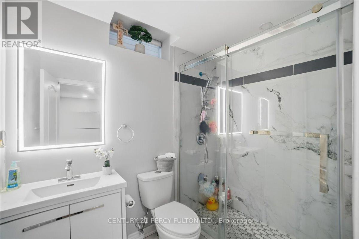 67 Kenilworth Crescent, Whitby, ON - Indoor Photo Showing Bathroom