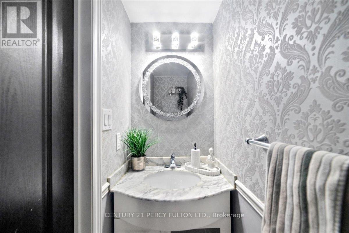 67 Kenilworth Crescent, Whitby, ON - Indoor Photo Showing Bathroom