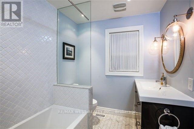 47 O'Hara Avenue, Toronto, ON - Indoor Photo Showing Bathroom