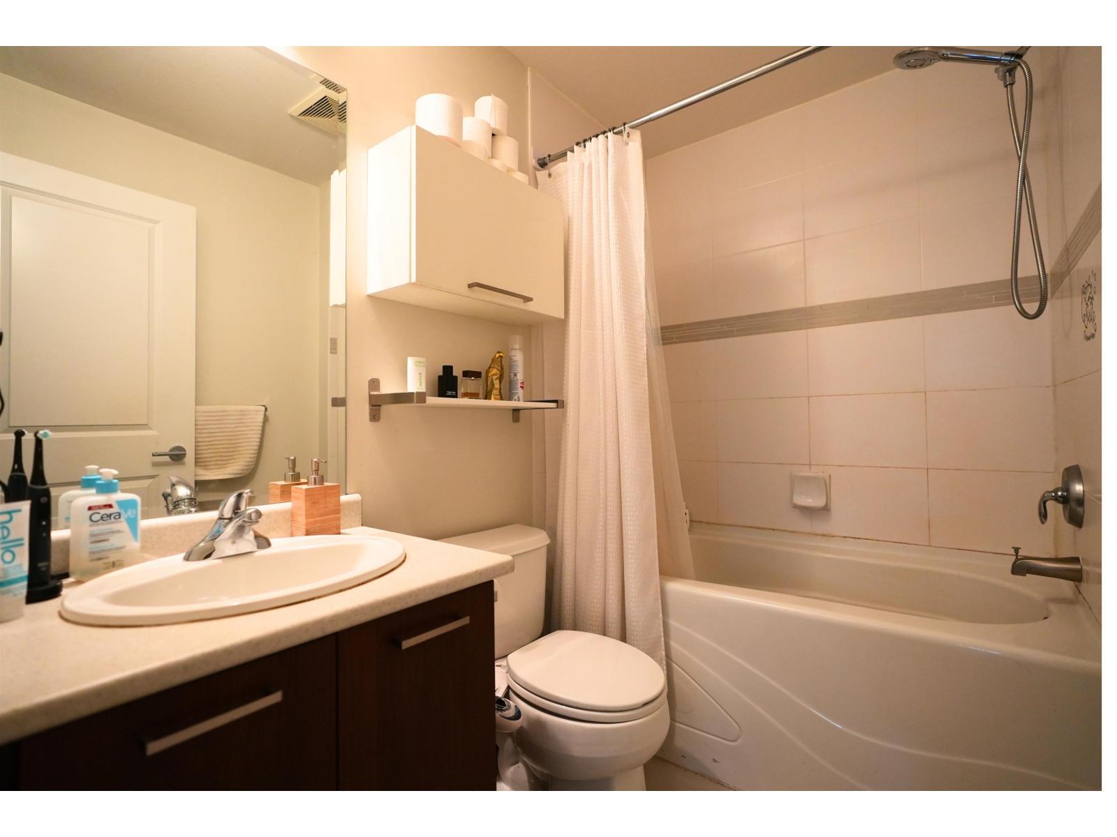 204 13339 102A Avenue, Surrey, BC - Indoor Photo Showing Bathroom