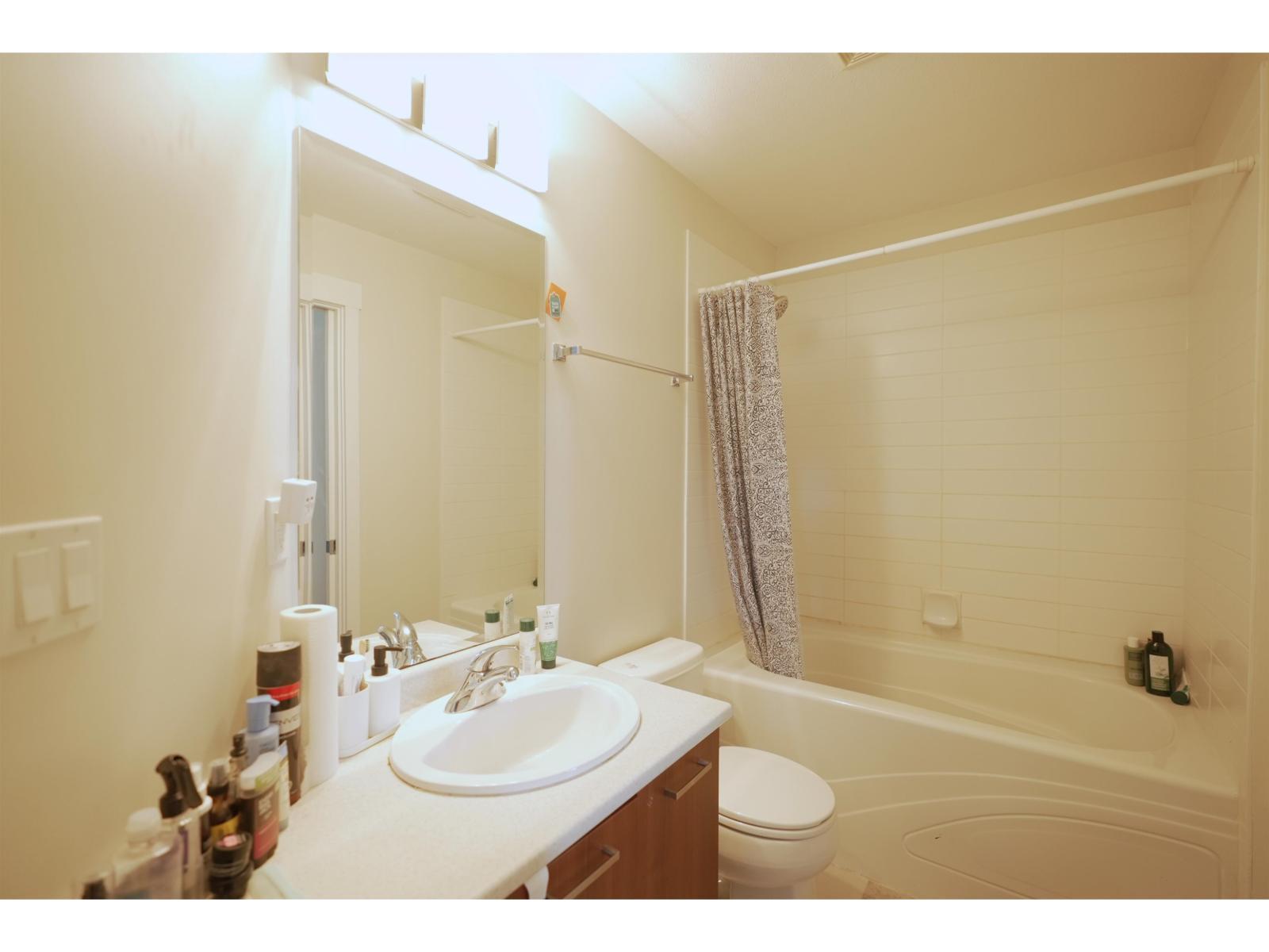 204 13339 102A Avenue, Surrey, BC - Indoor Photo Showing Bathroom
