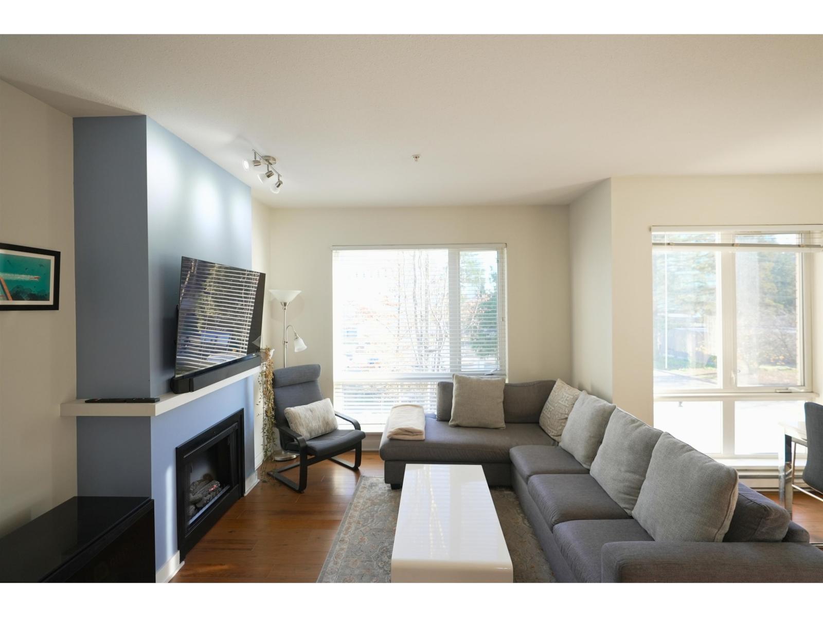 204 13339 102A Avenue, Surrey, BC - Indoor Photo Showing Living Room With Fireplace