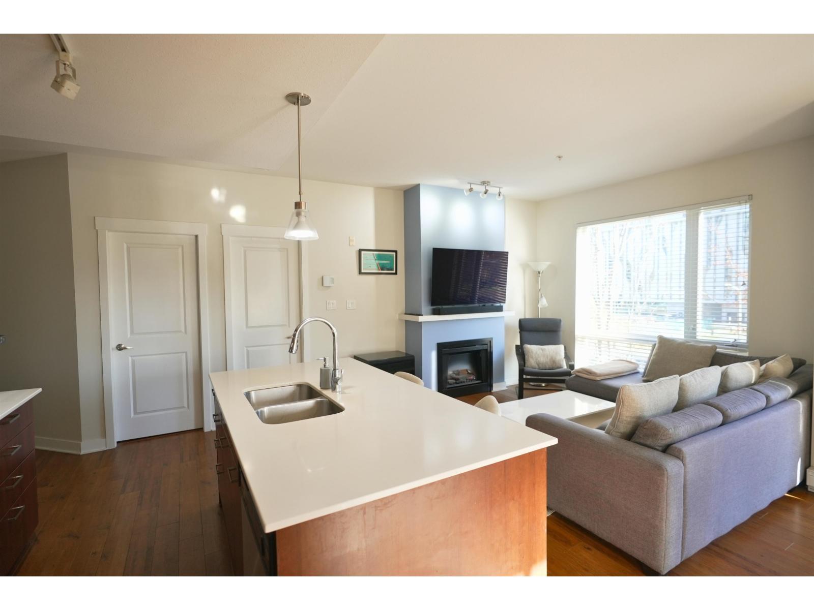 204 13339 102A Avenue, Surrey, BC - Indoor With Fireplace
