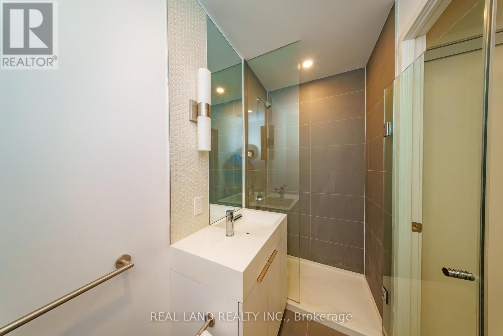 814 - 33 Helendale Avenue, Toronto, ON - Indoor Photo Showing Bathroom