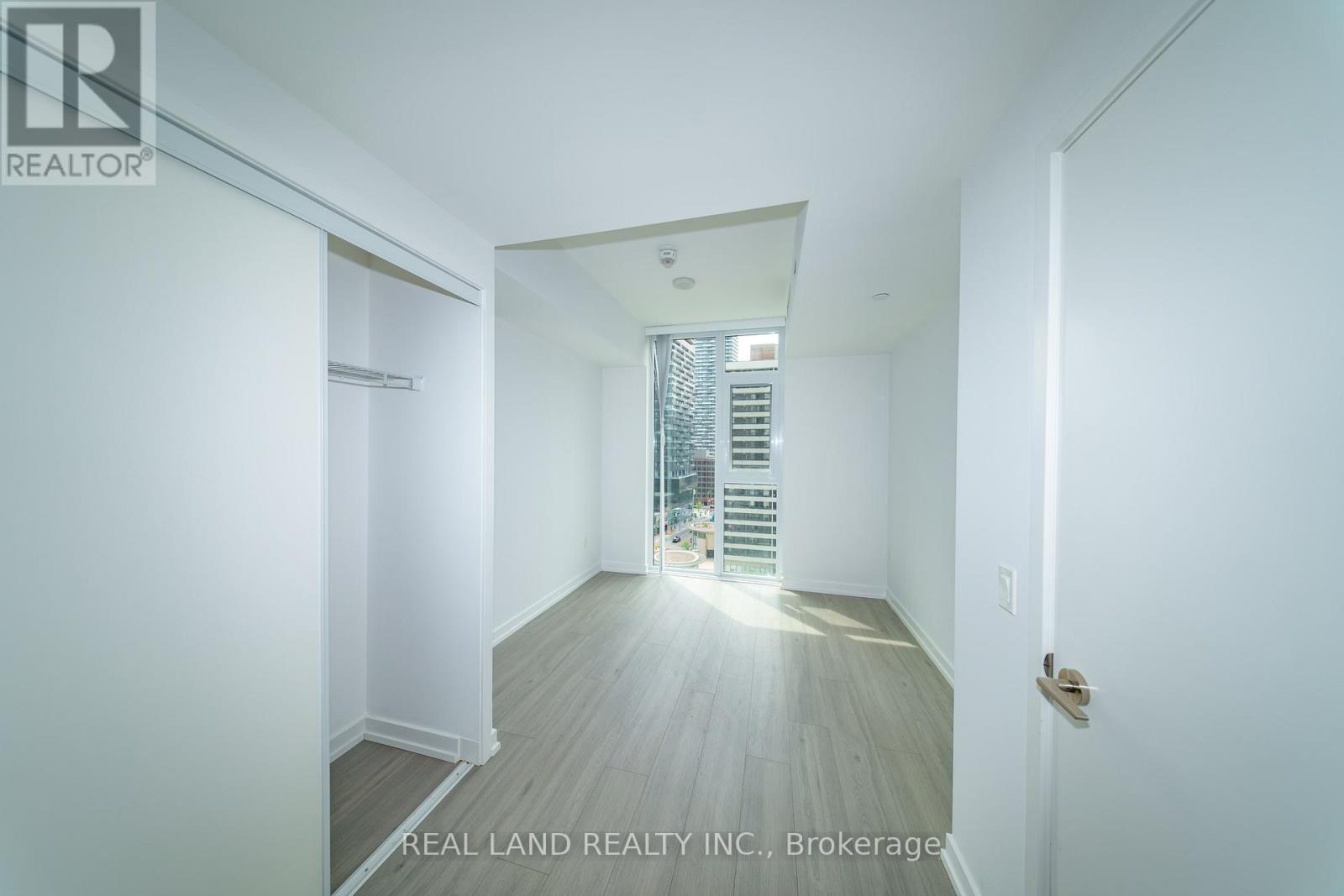 814 - 33 Helendale Avenue, Toronto, ON - Indoor Photo Showing Other Room