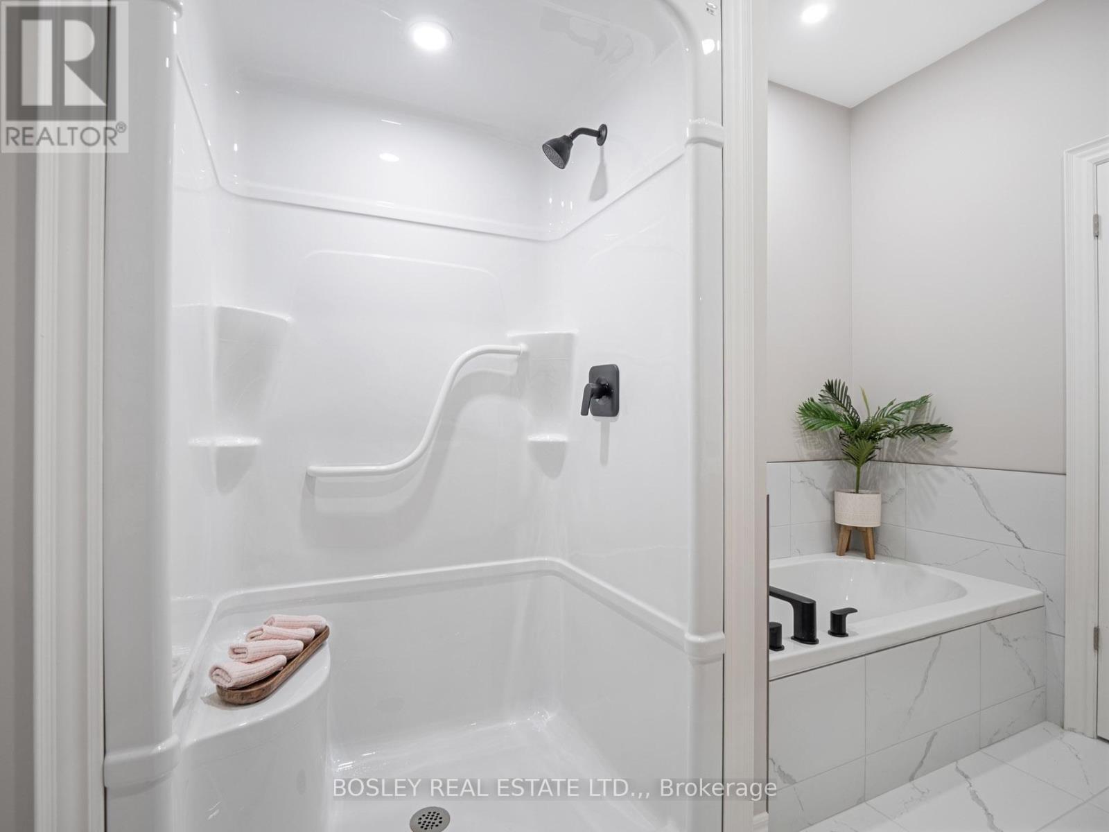 503 Royal Ridge Drive, Fort Erie (Ridgeway), ON - Indoor Photo Showing Bathroom
