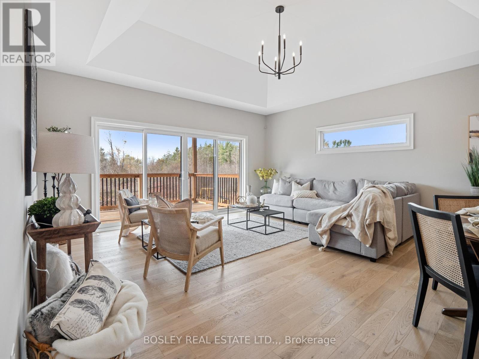 503 Royal Ridge Drive, Fort Erie (Ridgeway), ON - Indoor Photo Showing Living Room