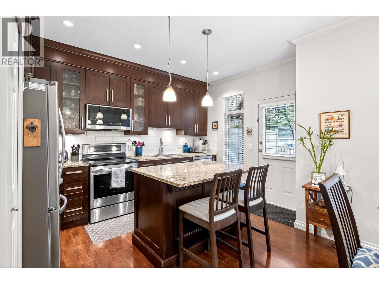 39 50 Panorama Place, Port Moody, BC - Indoor Photo Showing Kitchen With Upgraded Kitchen
