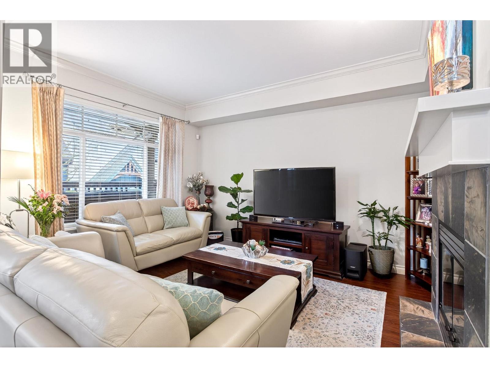 39 50 Panorama Place, Port Moody, BC - Indoor Photo Showing Living Room