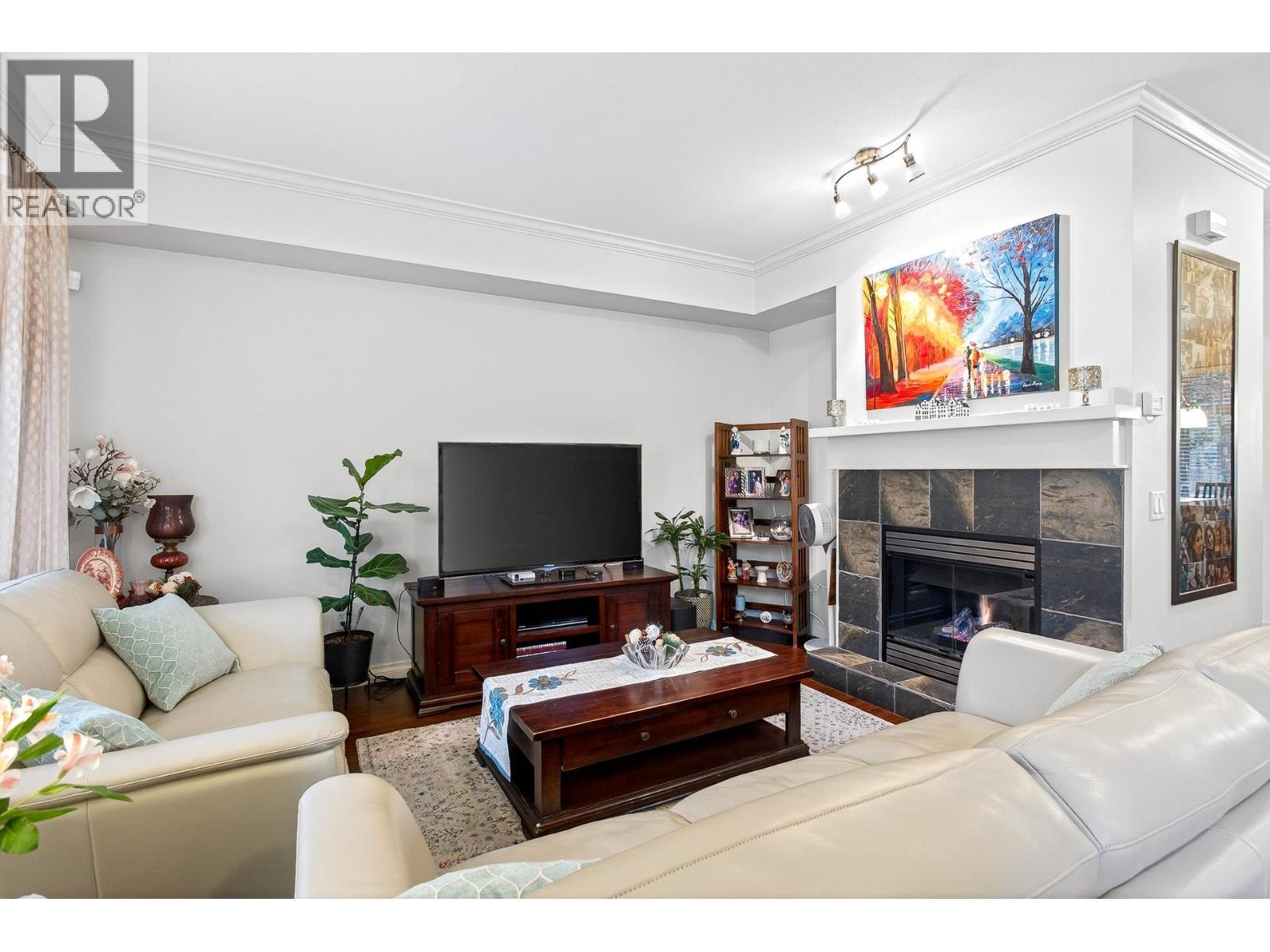 39 50 Panorama Place, Port Moody, BC - Indoor Photo Showing Living Room With Fireplace