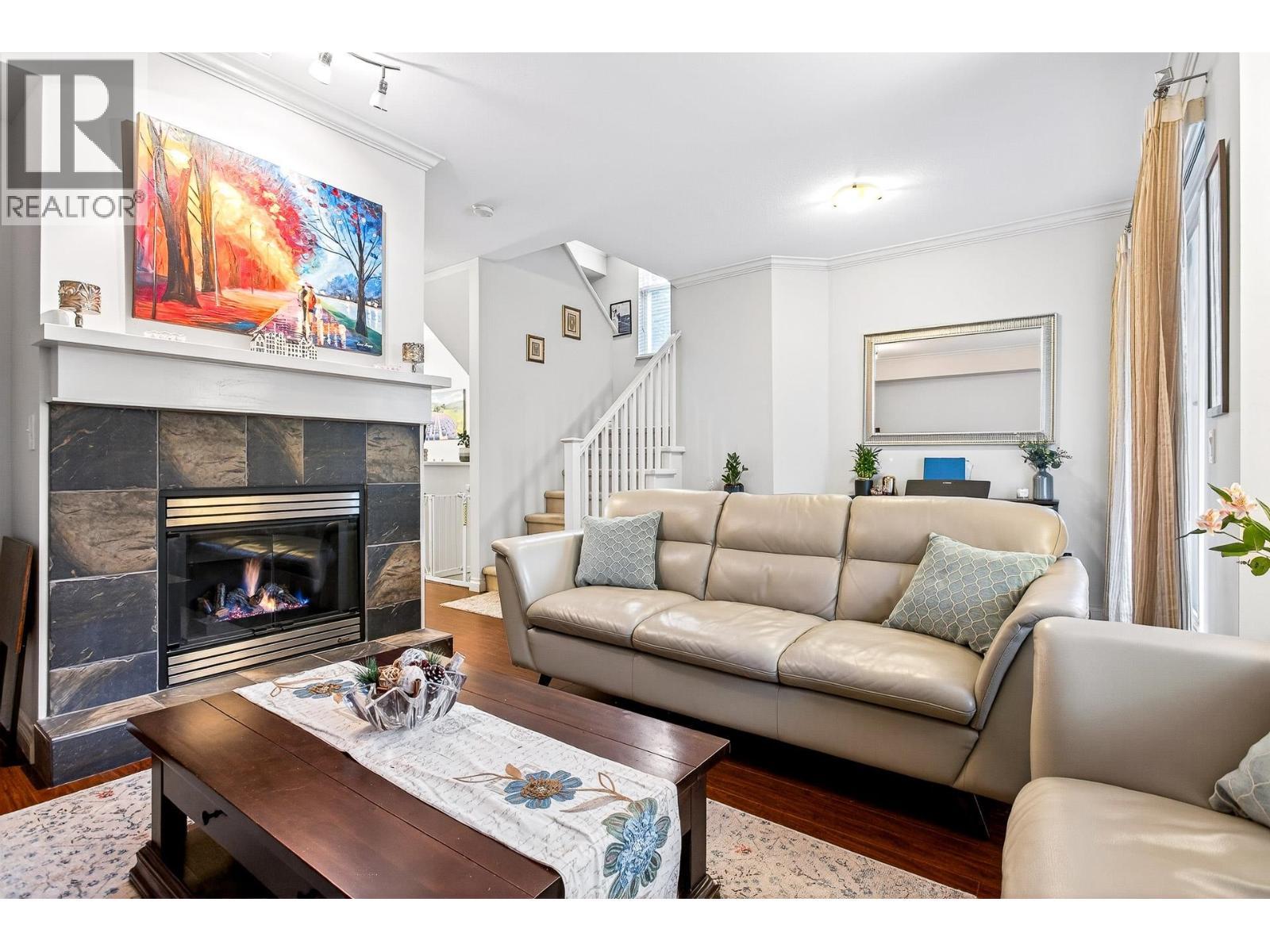 39 50 Panorama Place, Port Moody, BC - Indoor Photo Showing Living Room With Fireplace