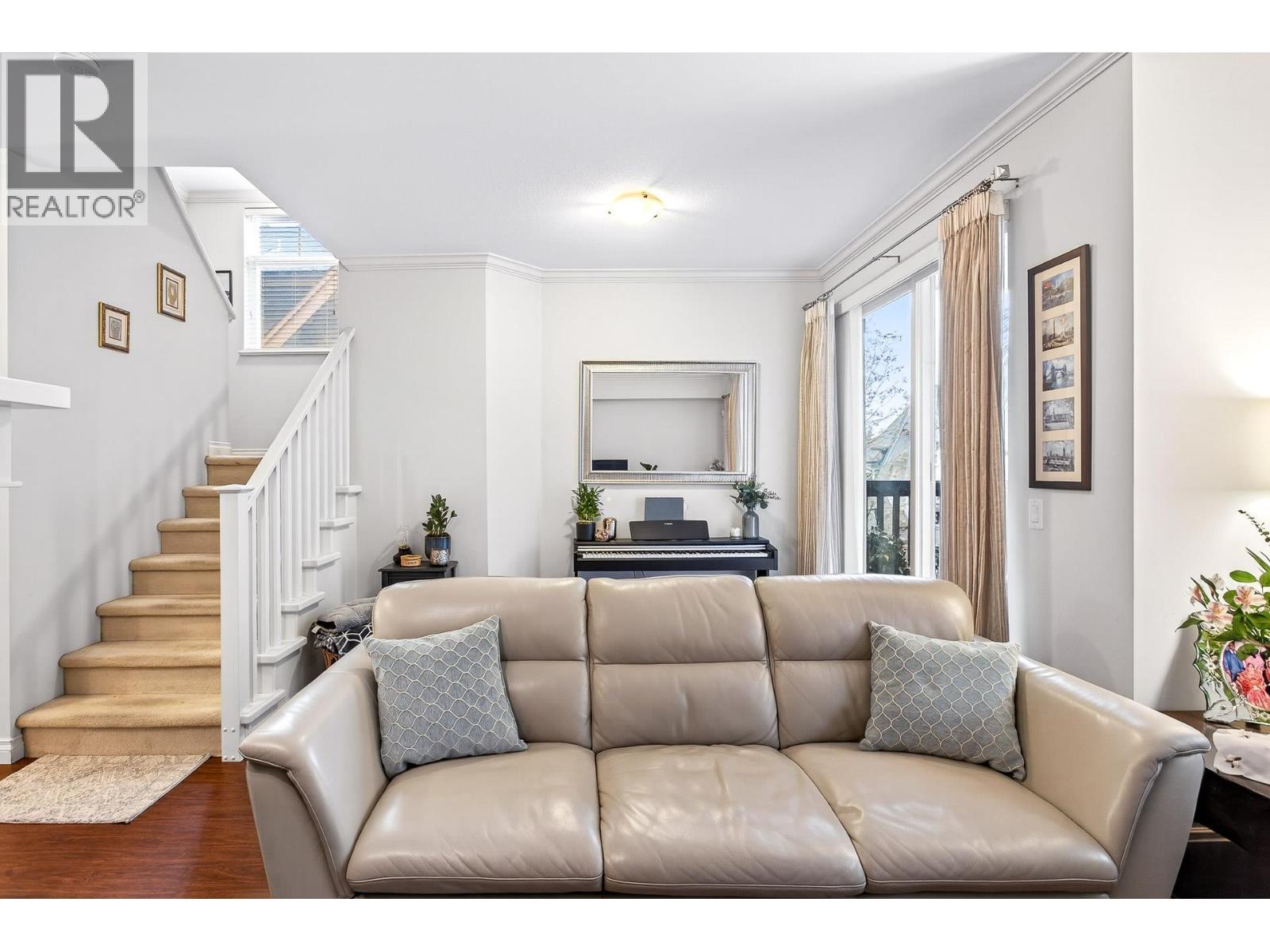 39 50 Panorama Place, Port Moody, BC - Indoor Photo Showing Living Room