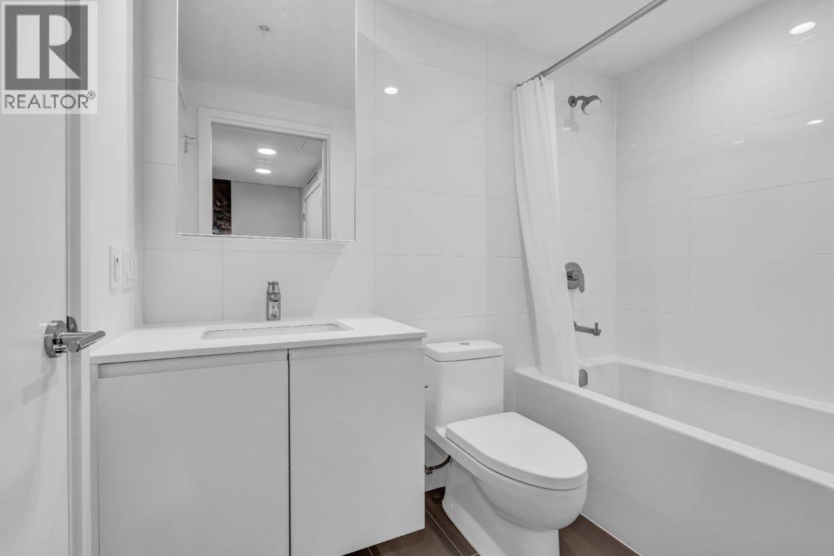 4407 3809 Evergreen Place, Burnaby, BC - Indoor Photo Showing Bathroom