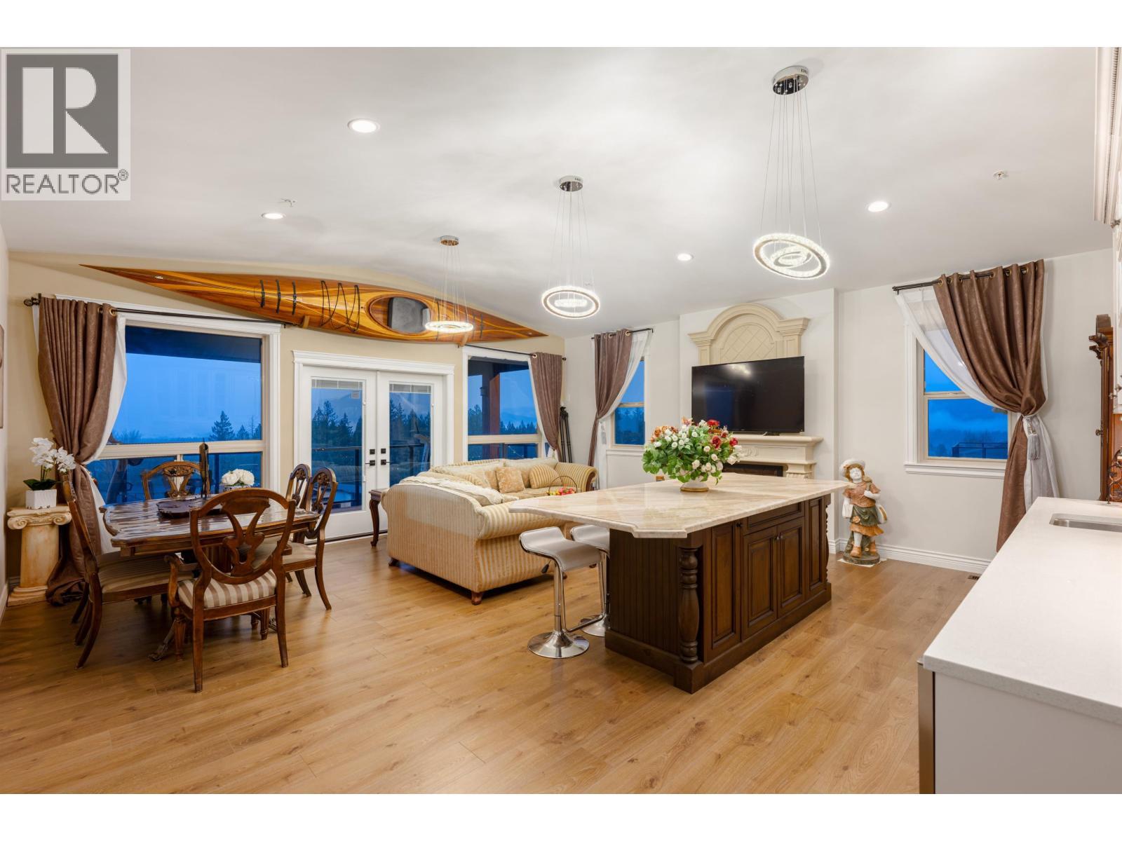 11000 Carmichael Street, Maple Ridge, BC - Indoor