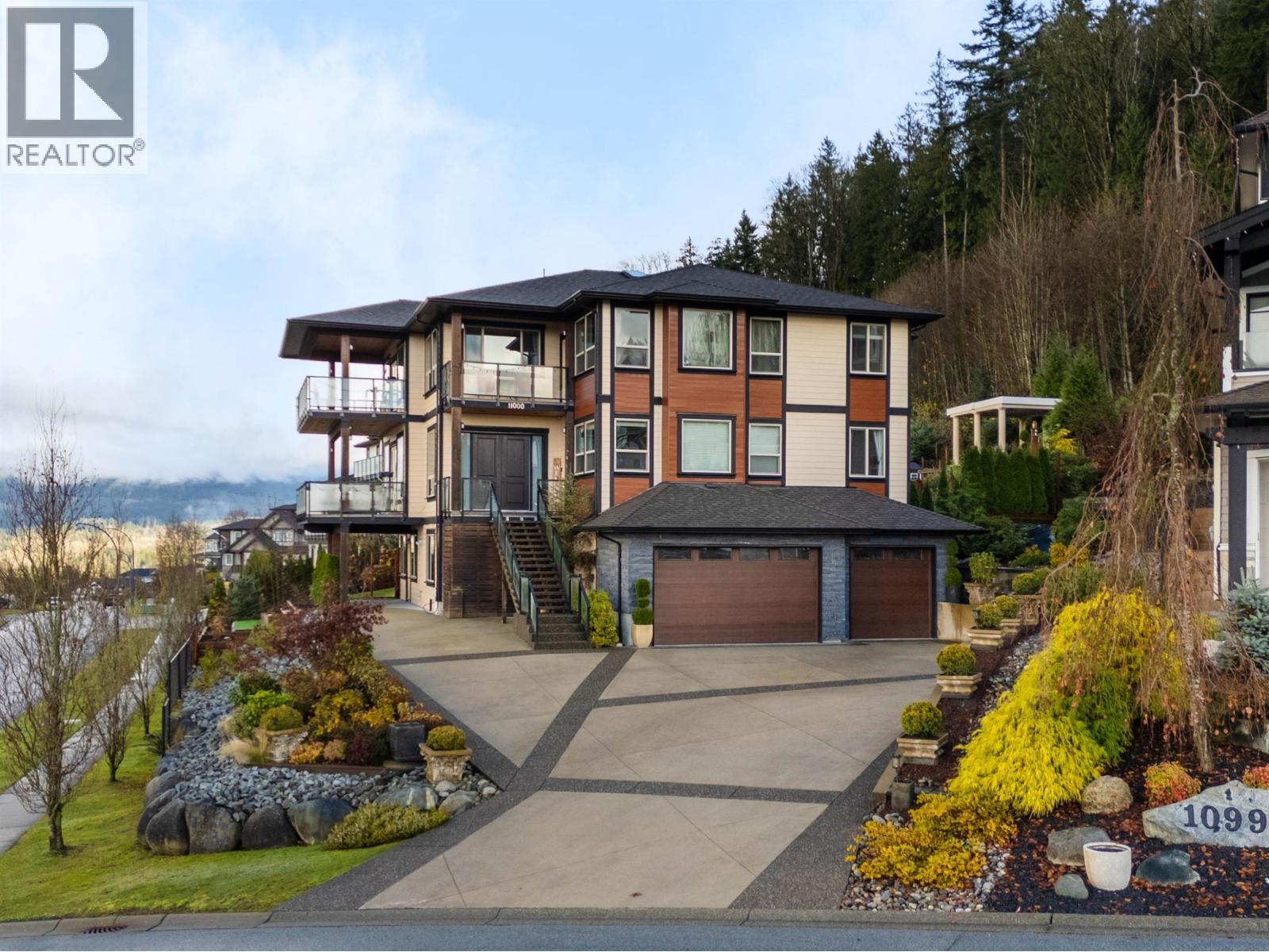 11000 Carmichael Street, Maple Ridge, BC - Outdoor With Balcony With Facade