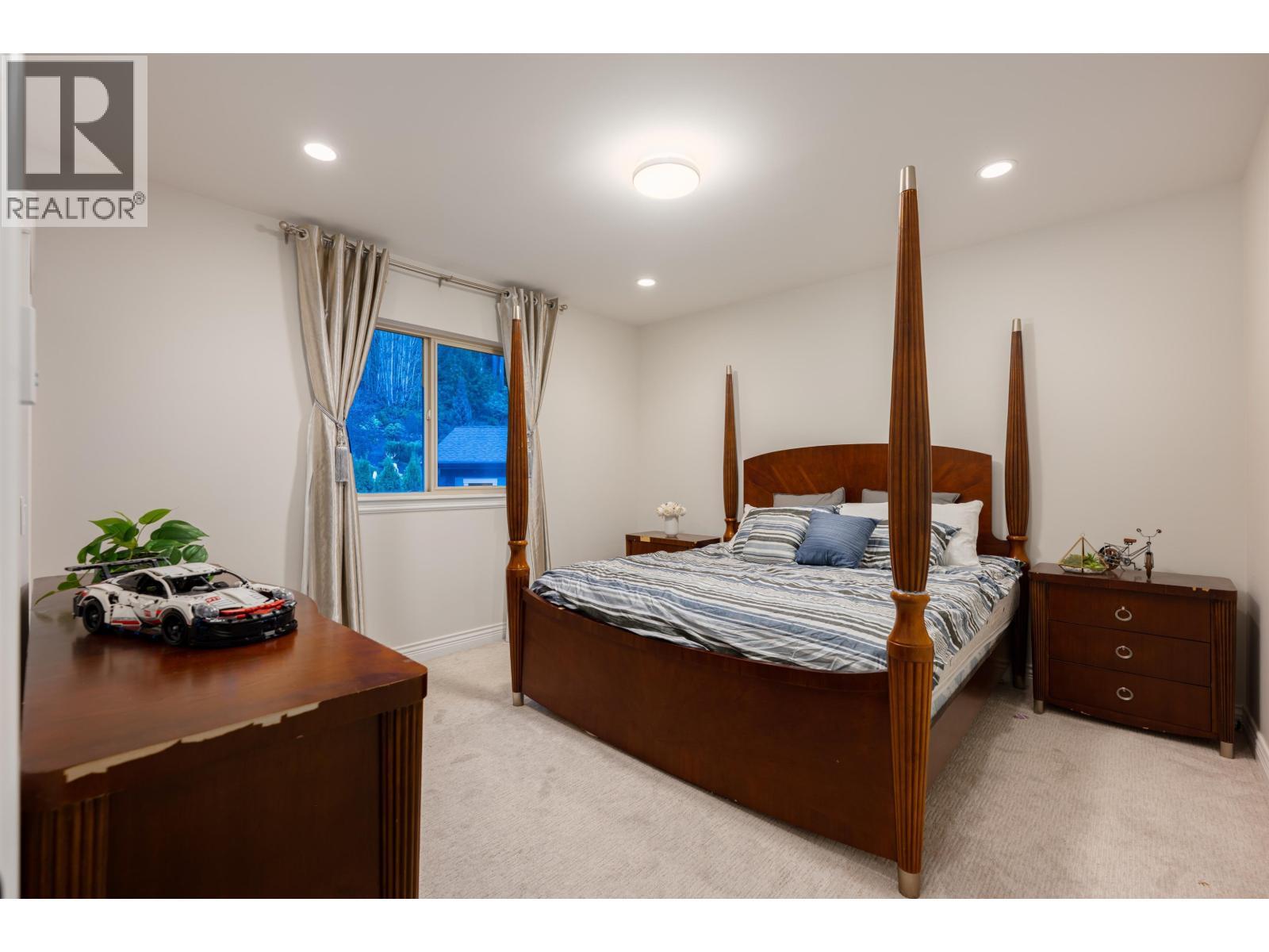 11000 Carmichael Street, Maple Ridge, BC - Indoor Photo Showing Bedroom