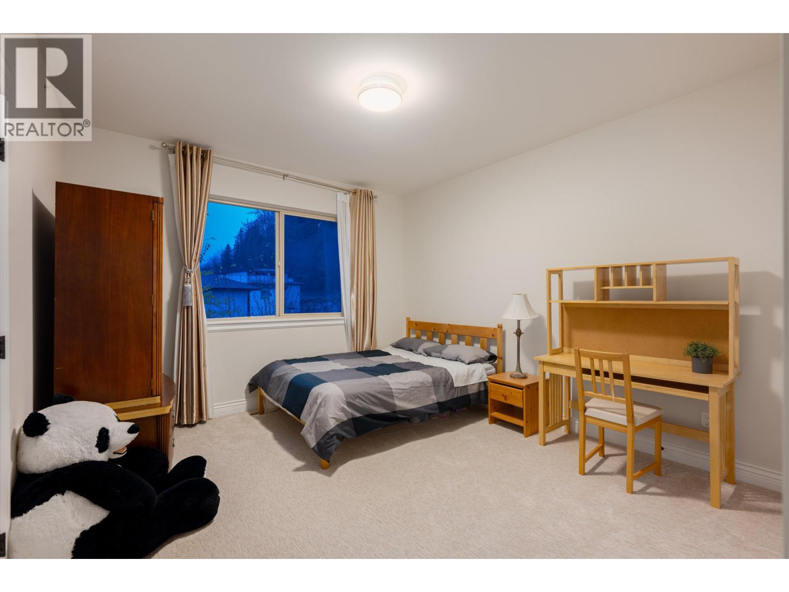 11000 Carmichael Street, Maple Ridge, BC - Indoor Photo Showing Bedroom