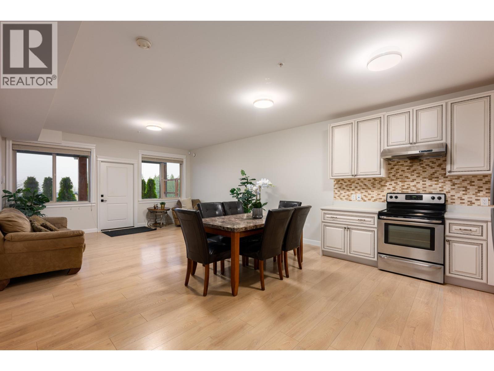 11000 Carmichael Street, Maple Ridge, BC - Indoor