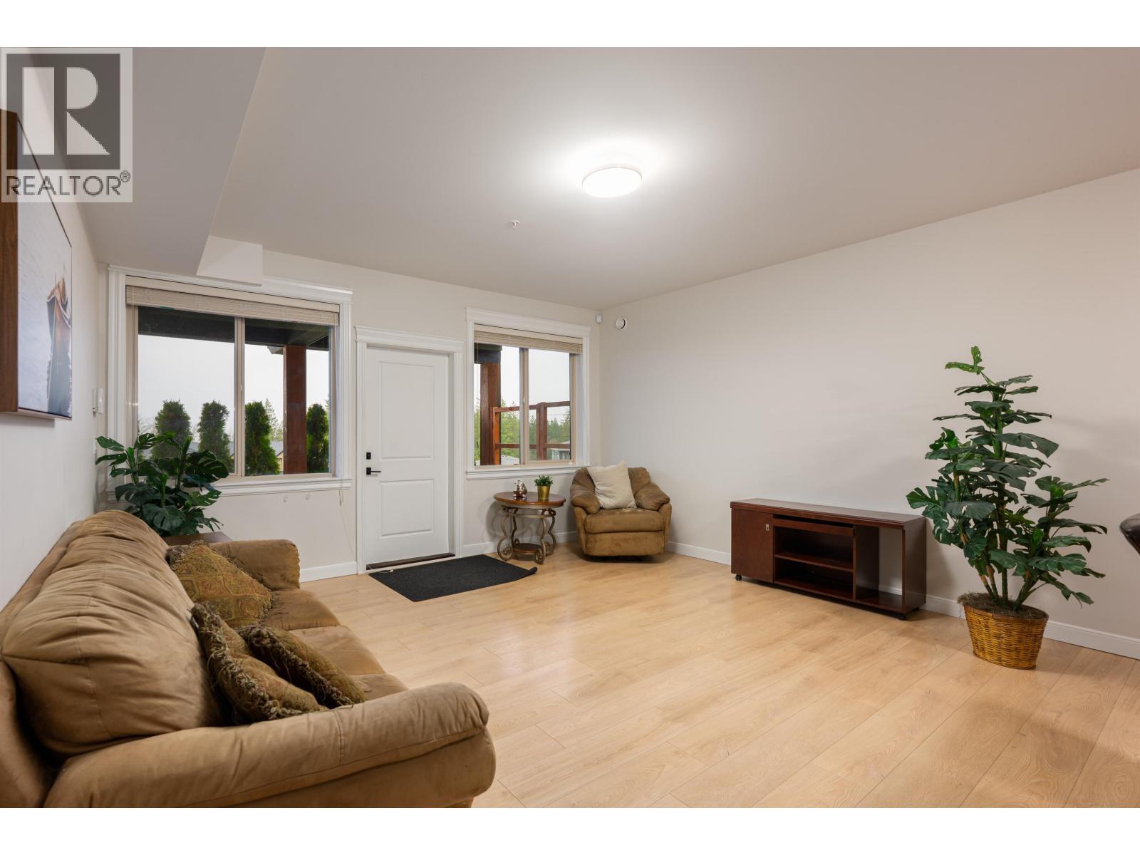11000 Carmichael Street, Maple Ridge, BC - Indoor