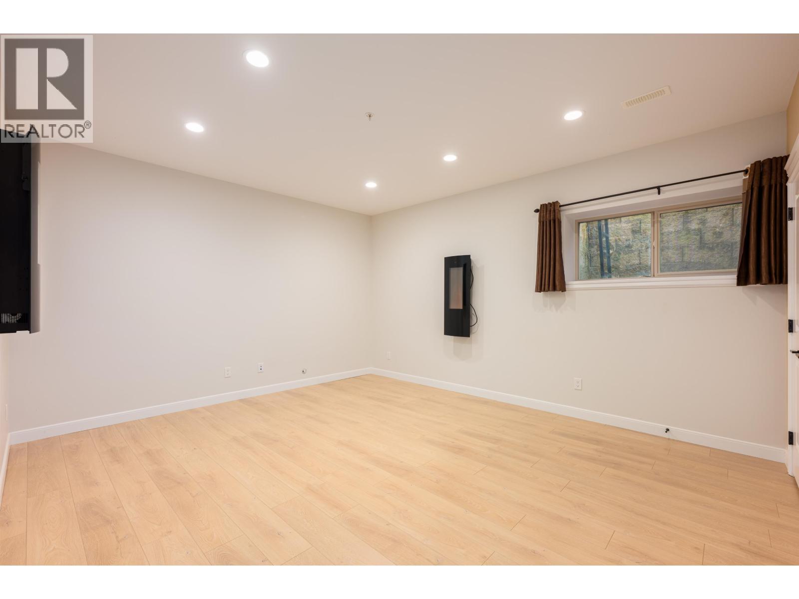 11000 Carmichael Street, Maple Ridge, BC - Indoor Photo Showing Other Room