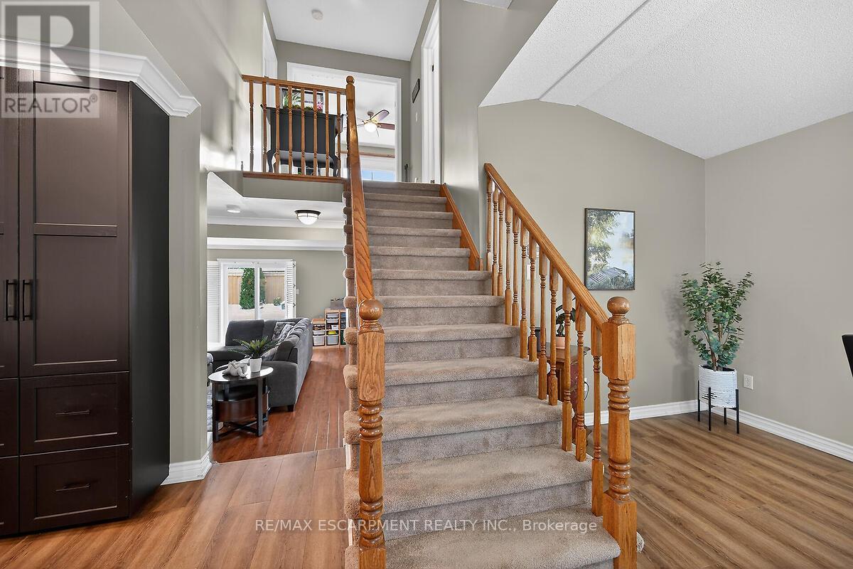 218 Portage Lane, Hamilton, ON - Indoor Photo Showing Other Room