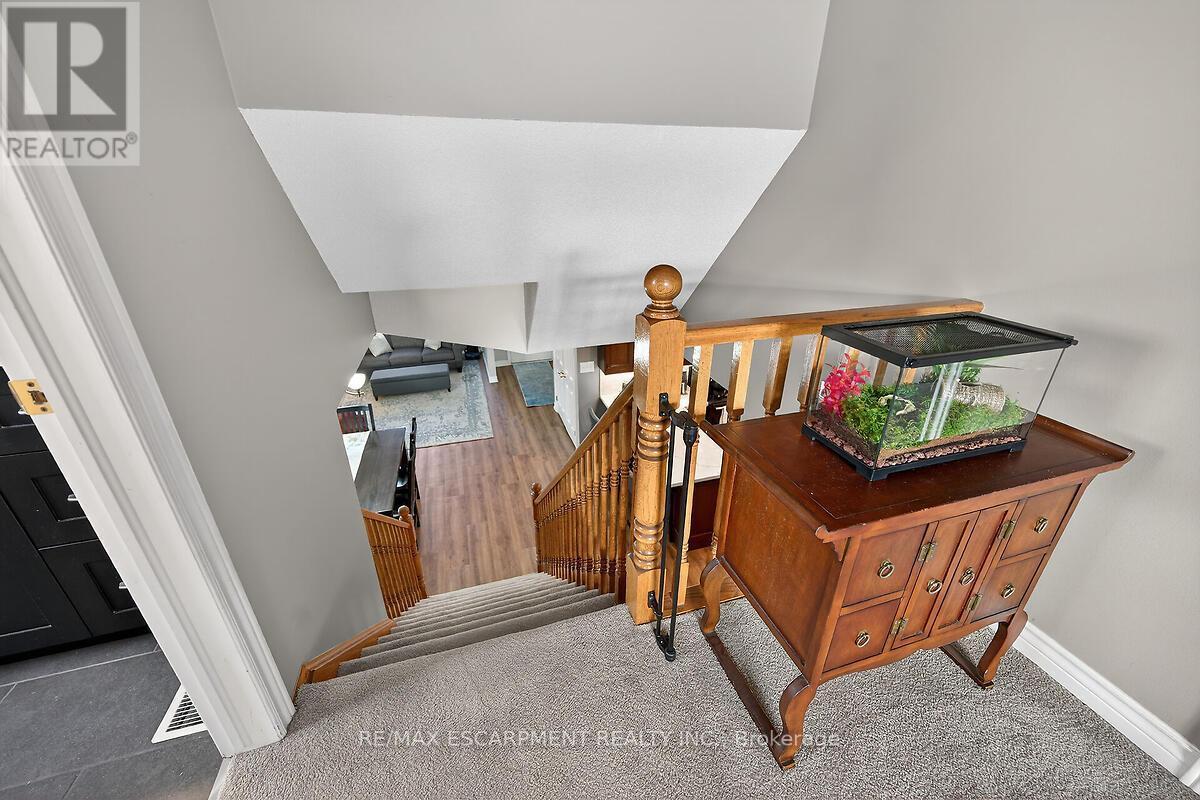 218 Portage Lane, Hamilton, ON - Indoor Photo Showing Other Room