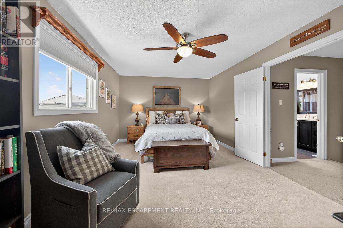 218 Portage Lane, Hamilton, ON - Indoor Photo Showing Other Room