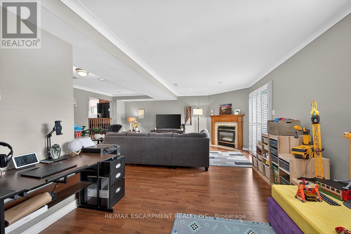 218 Portage Lane, Hamilton, ON - Indoor With Fireplace