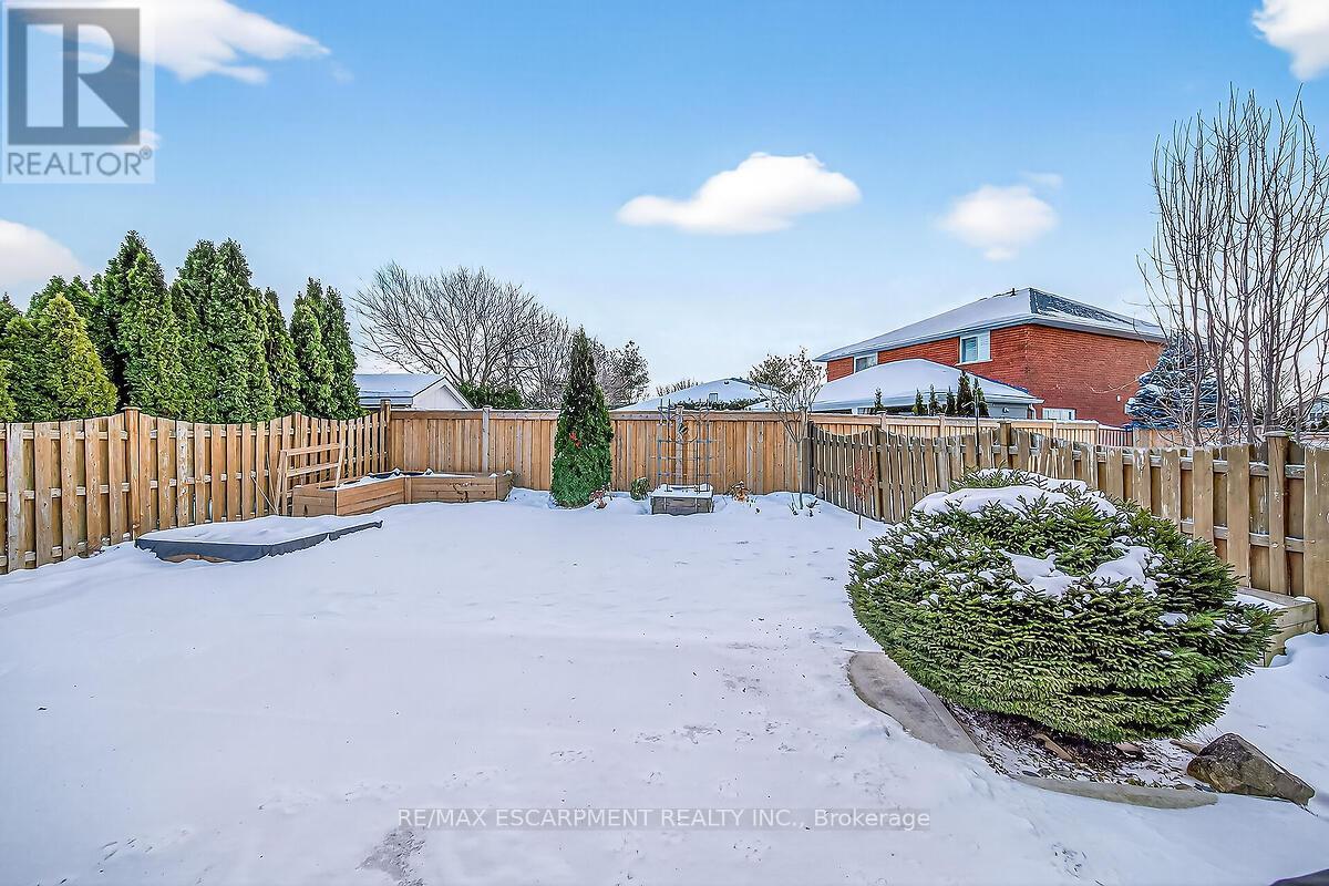 218 Portage Lane, Hamilton, ON - Outdoor